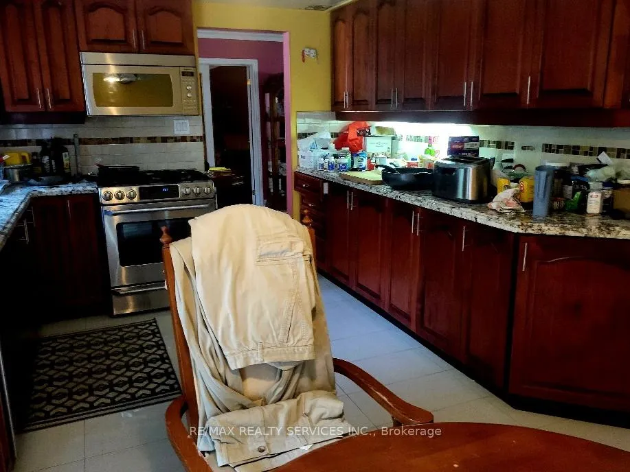 Photo 2 of 59 Hillside Drive, Brampton, Westgate — HOMEH