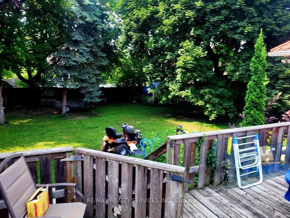 Photo 11 of 59 Hillside Drive, Brampton, Westgate — HOMEH