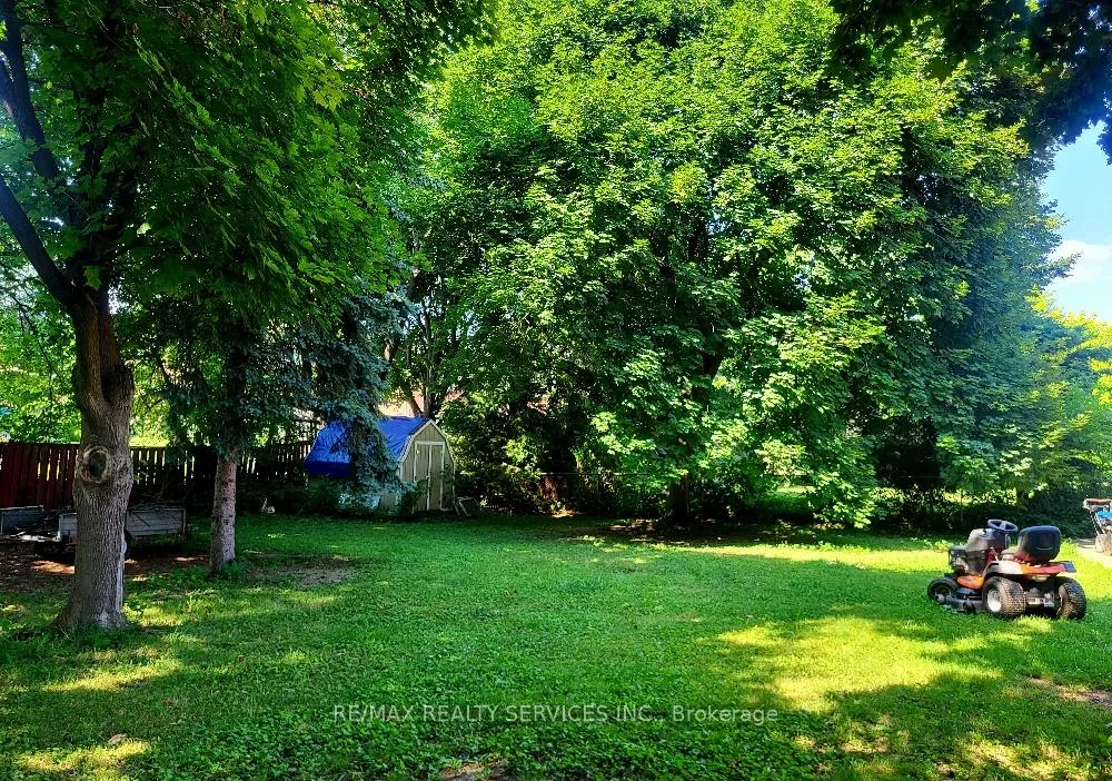 Photo 13 of 59 Hillside Drive, Brampton, Westgate — HOMEH