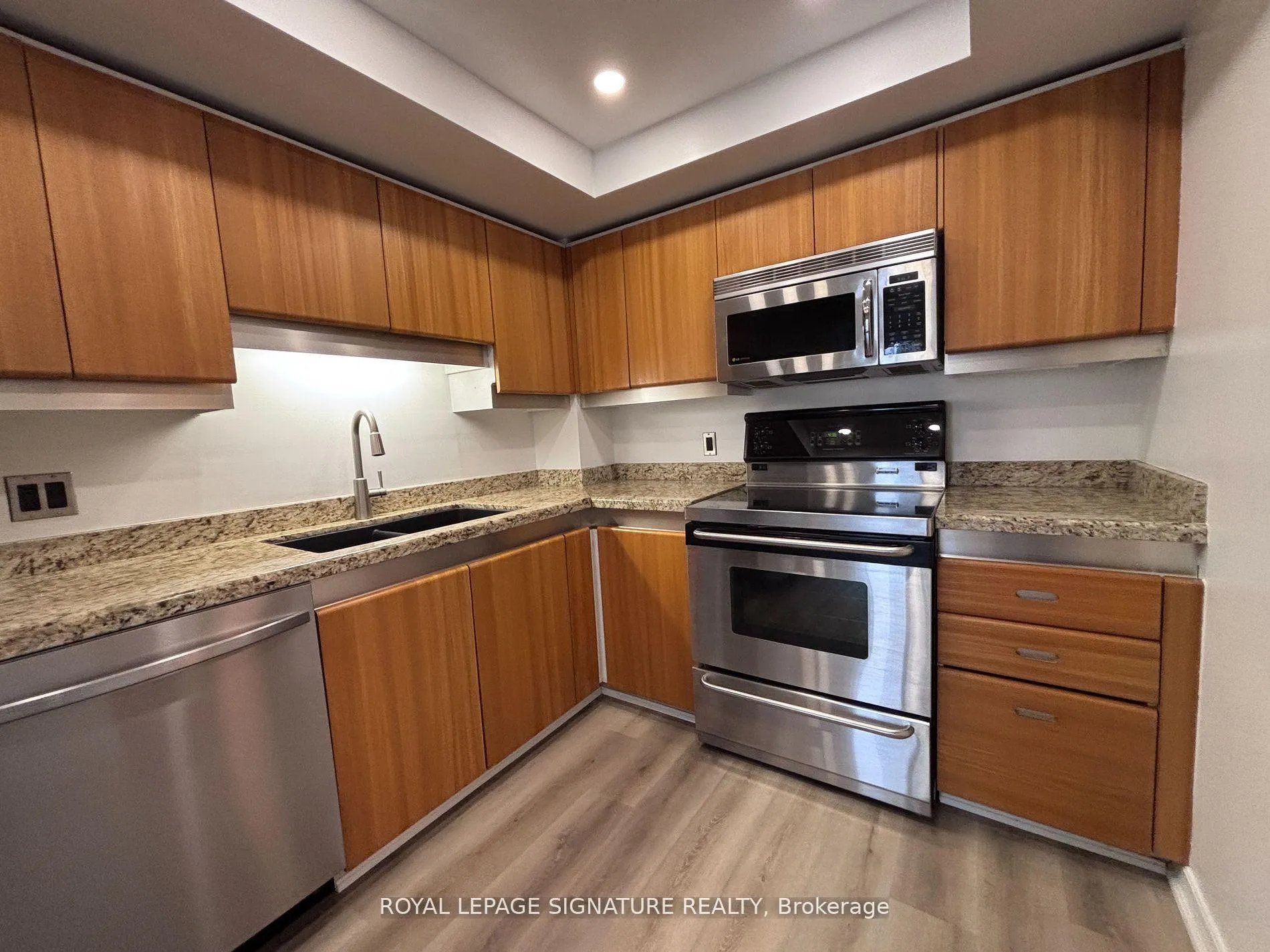 Photo 3 of Unit 1409, 65 Harbour Square, Toronto, Waterfront Communities — HOMEH