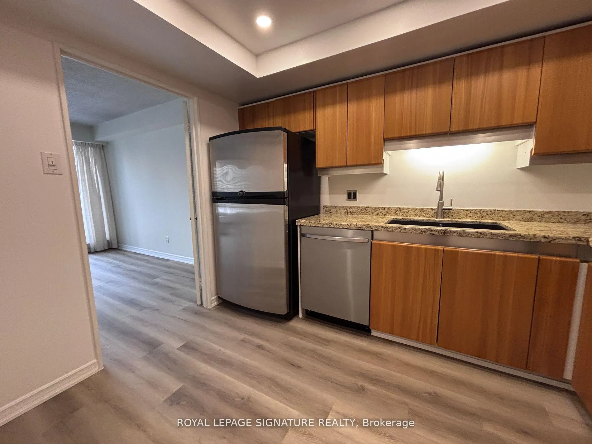 Photo 6 of Unit 1409, 65 Harbour Square, Toronto, Waterfront Communities — HOMEH