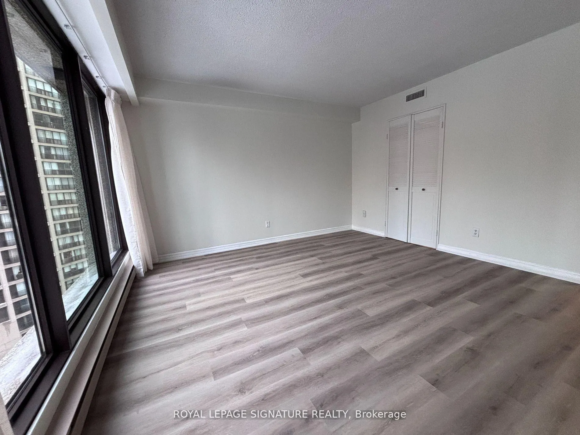 Photo 8 of Unit 1409, 65 Harbour Square, Toronto, Waterfront Communities — HOMEH