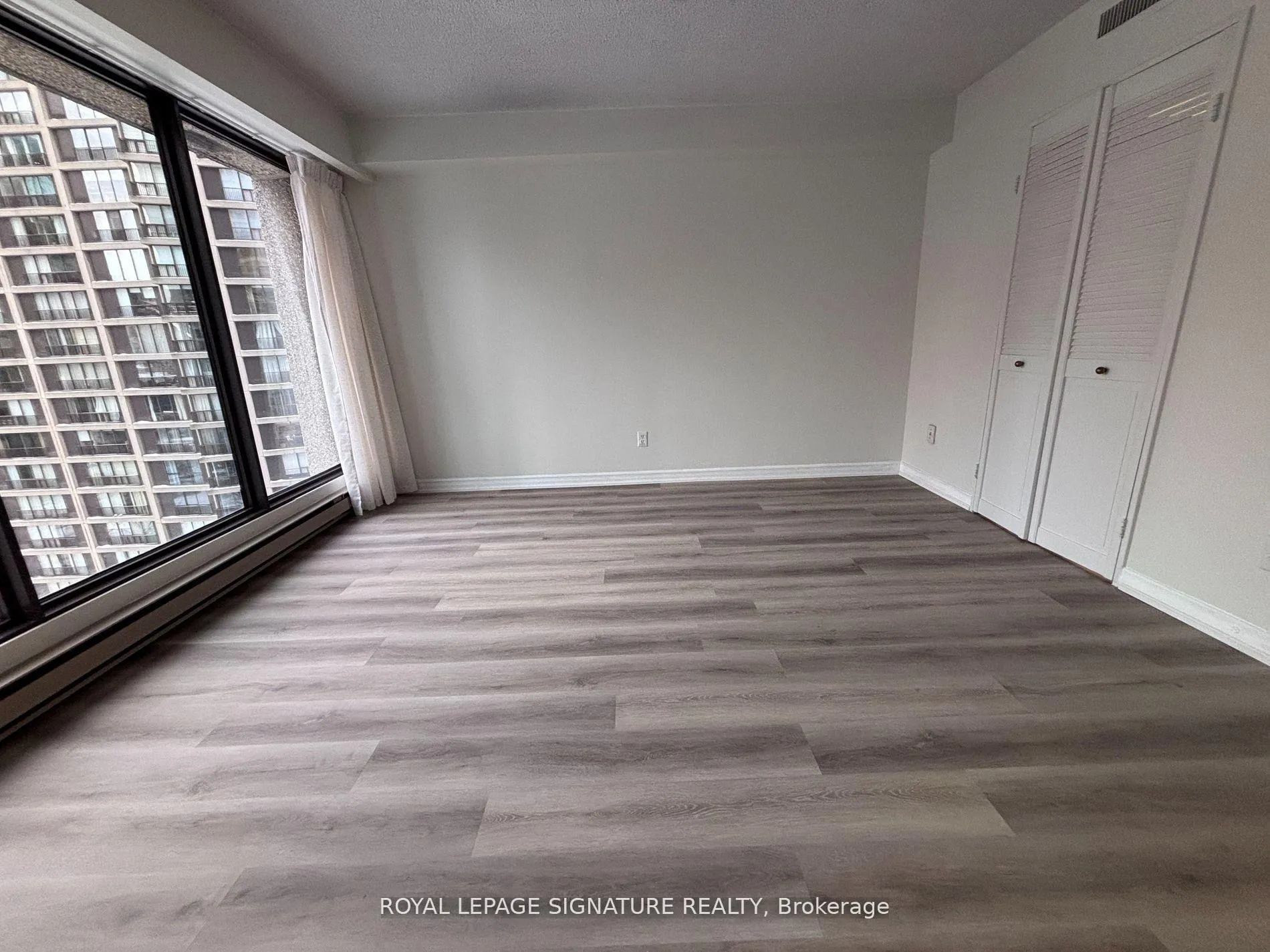 Photo 10 of Unit 1409, 65 Harbour Square, Toronto, Waterfront Communities — HOMEH