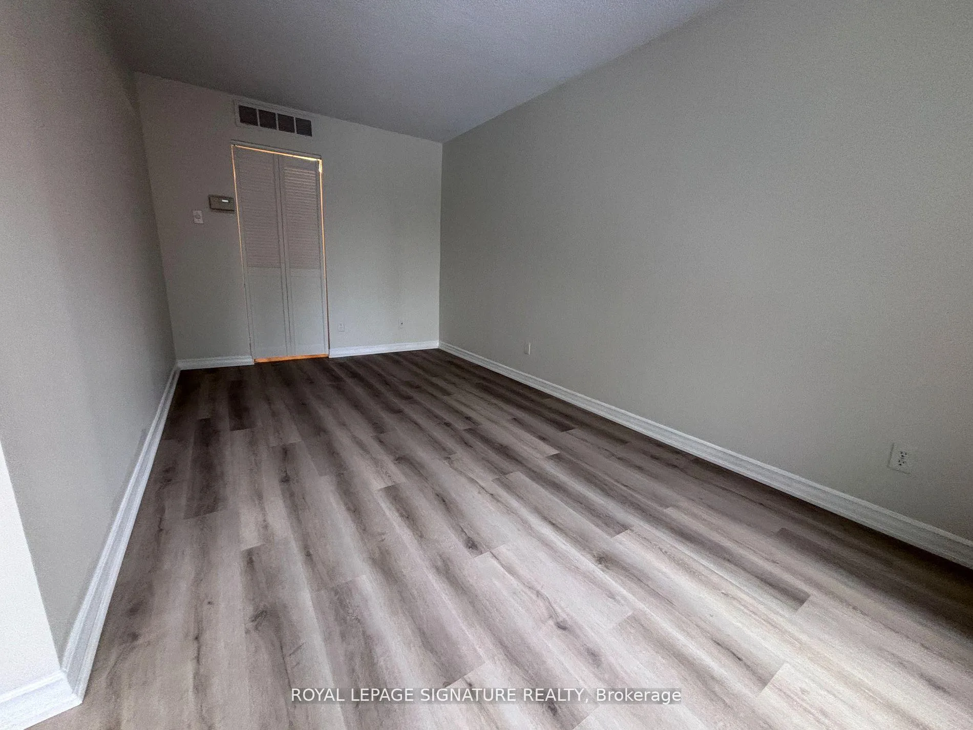 Photo 11 of Unit 1409, 65 Harbour Square, Toronto, Waterfront Communities — HOMEH