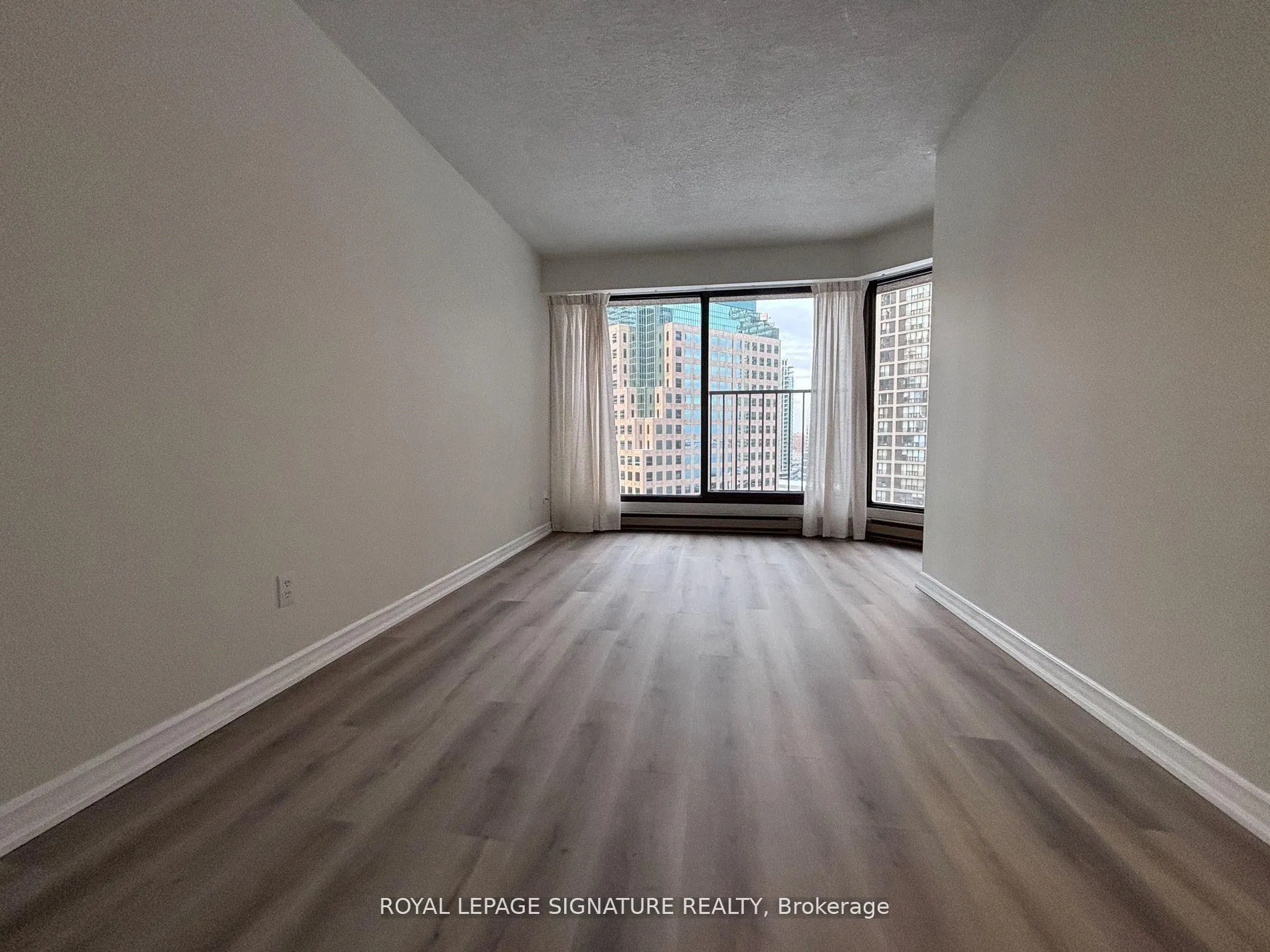 Photo 15 of Unit 1409, 65 Harbour Square, Toronto, Waterfront Communities — HOMEH