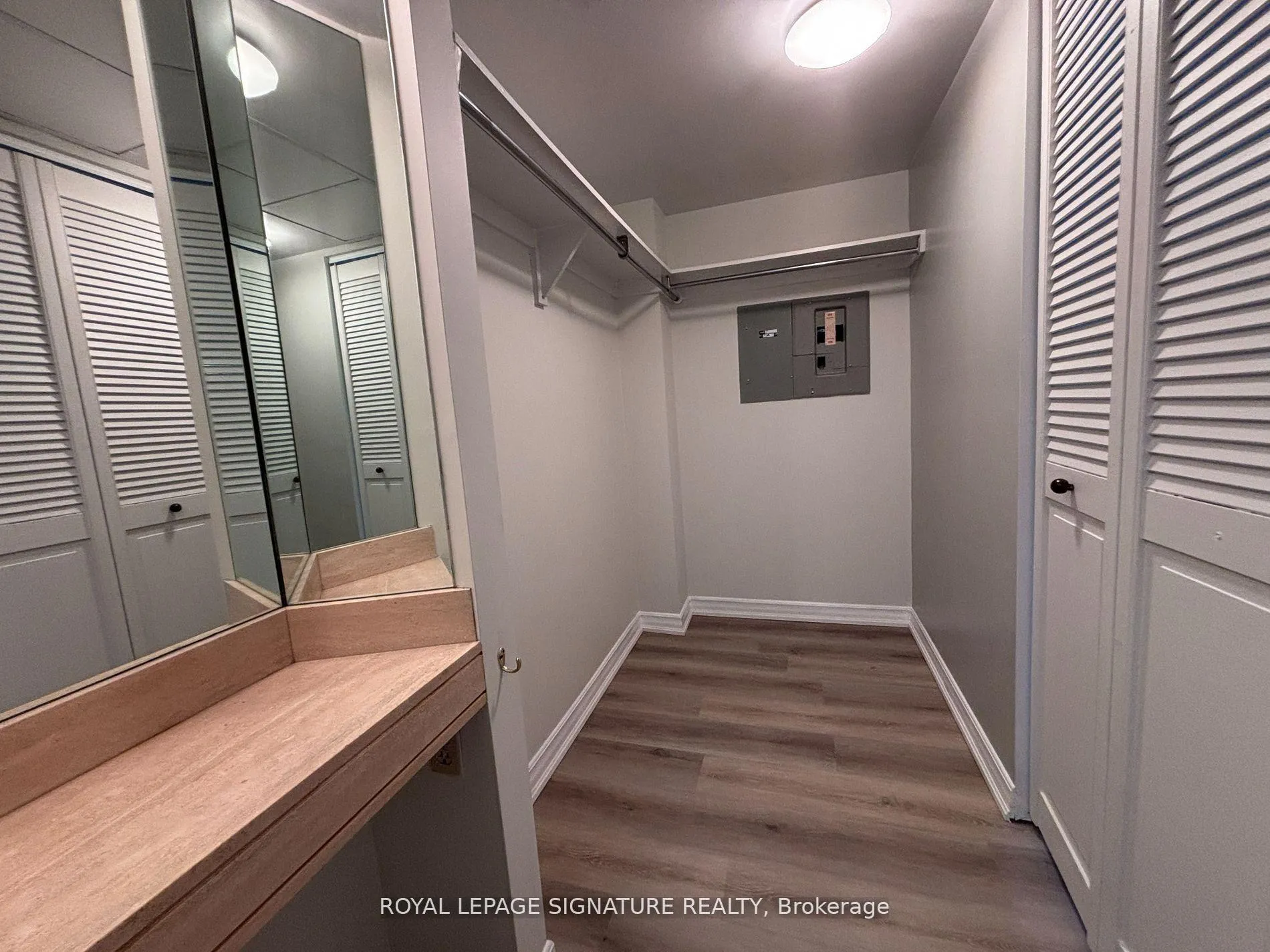 Photo 16 of Unit 1409, 65 Harbour Square, Toronto, Waterfront Communities — HOMEH