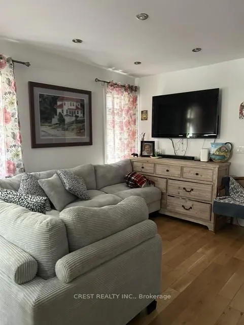 Photo 4 of 476 Strathmore Boulevard N, Toronto, Danforth — HOMEH