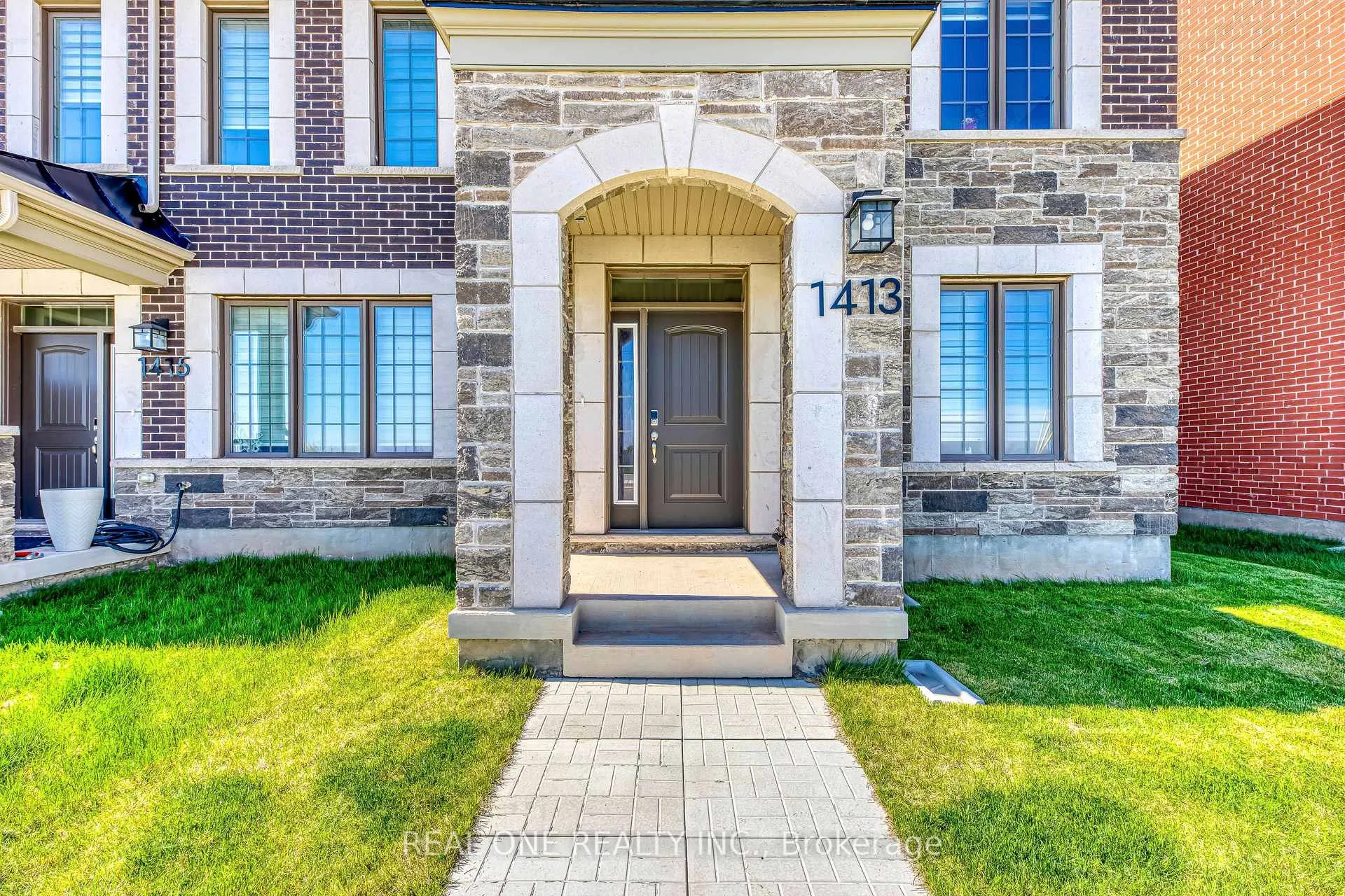 Front of 1413 William Halton Parkway