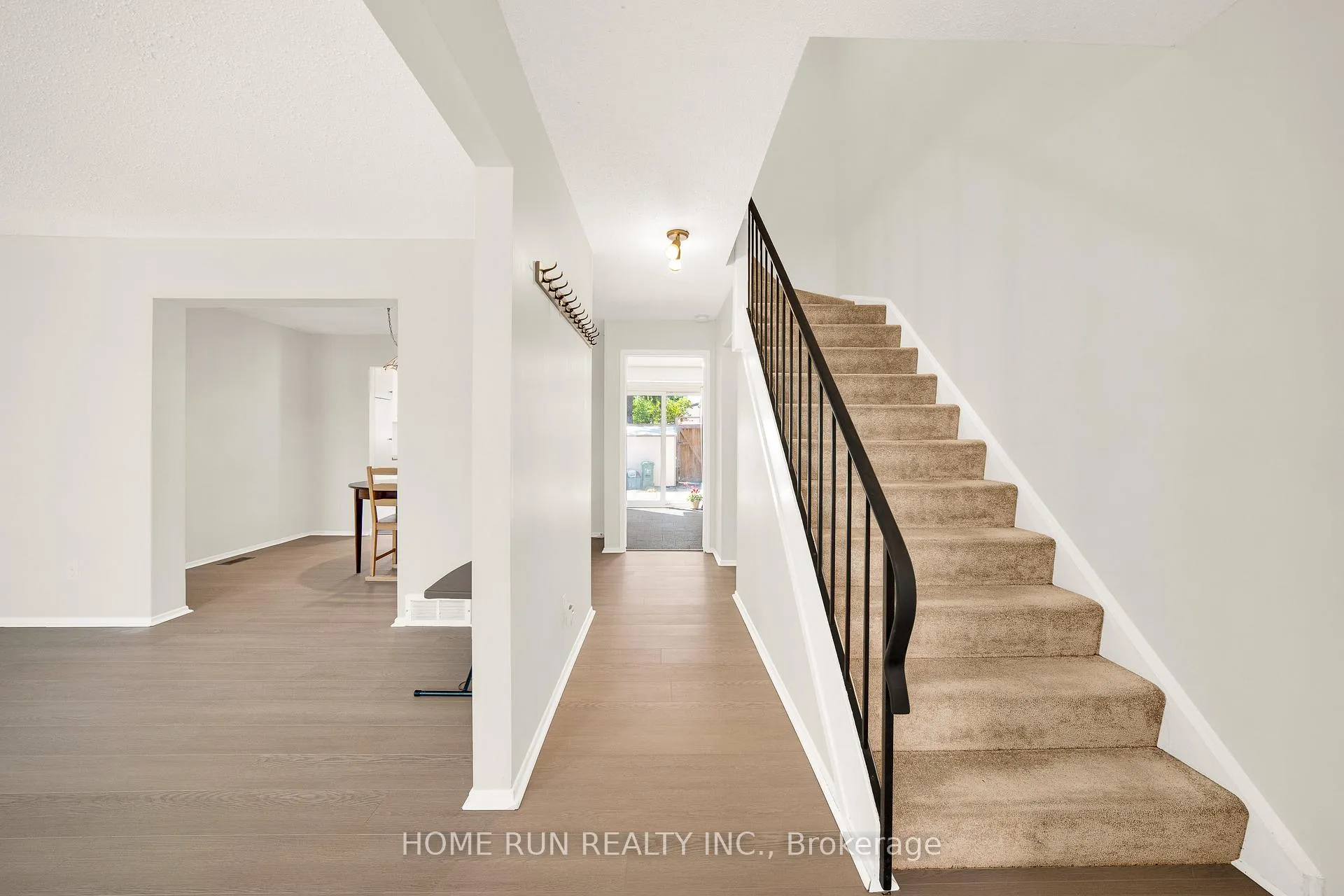 Photo 7 of Unit 4, 2111 Montreal Road, Ottawa, Beaconwood — HOMEH