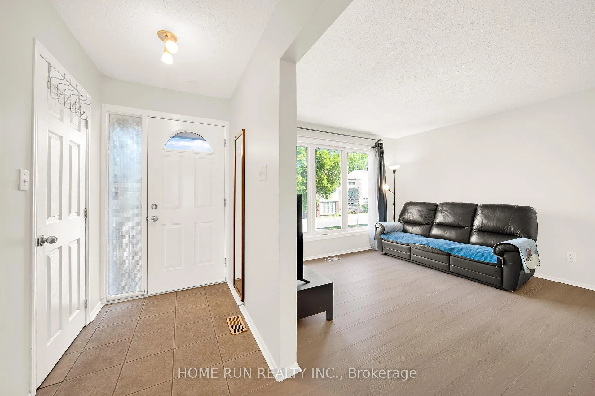 Photo 8 of Unit 4, 2111 Montreal Road, Ottawa, Beaconwood — HOMEH