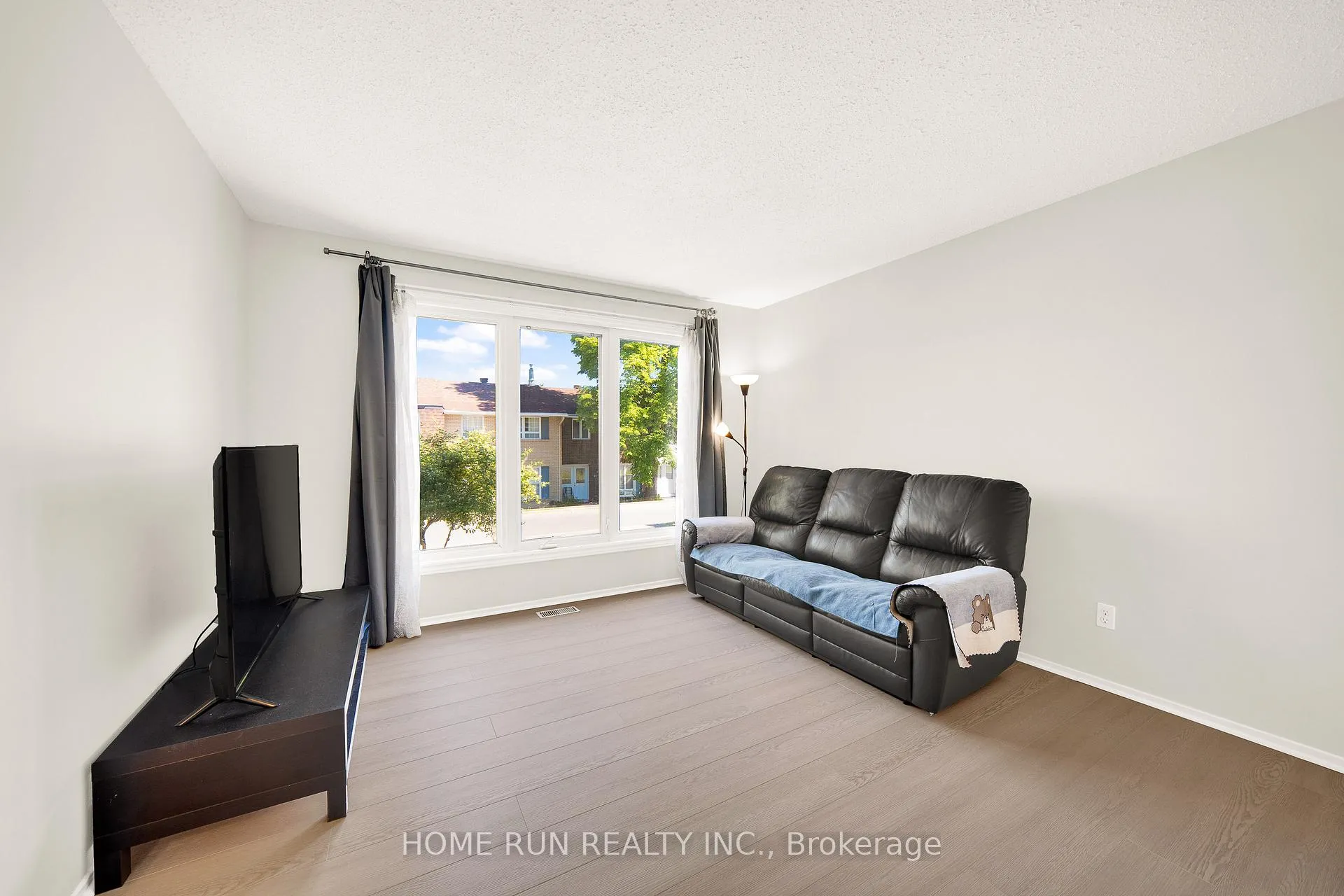 Photo 9 of Unit 4, 2111 Montreal Road, Ottawa, Beaconwood — HOMEH