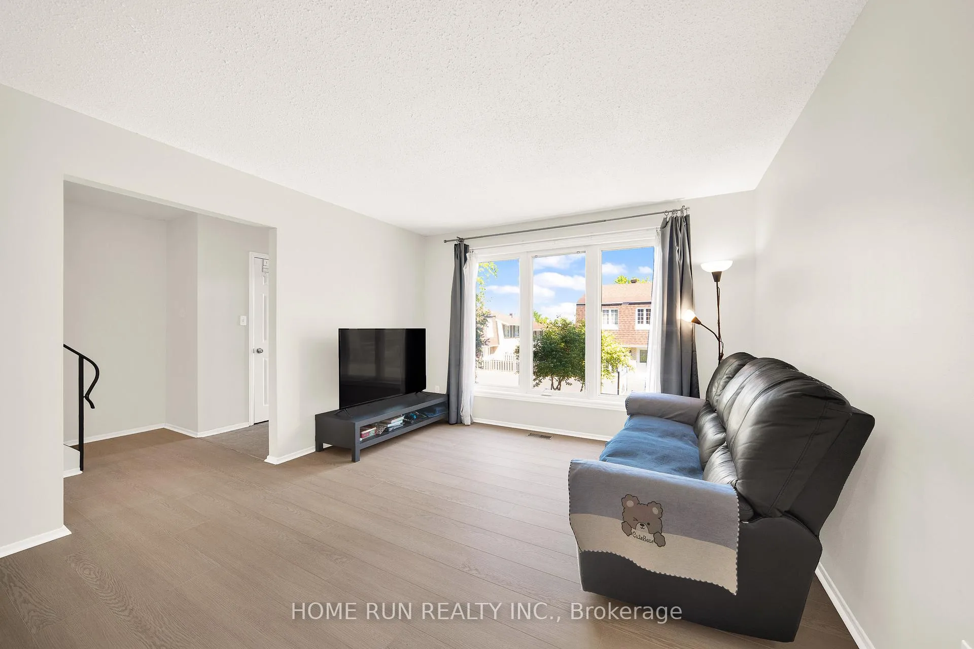 Photo 10 of Unit 4, 2111 Montreal Road, Ottawa, Beaconwood — HOMEH