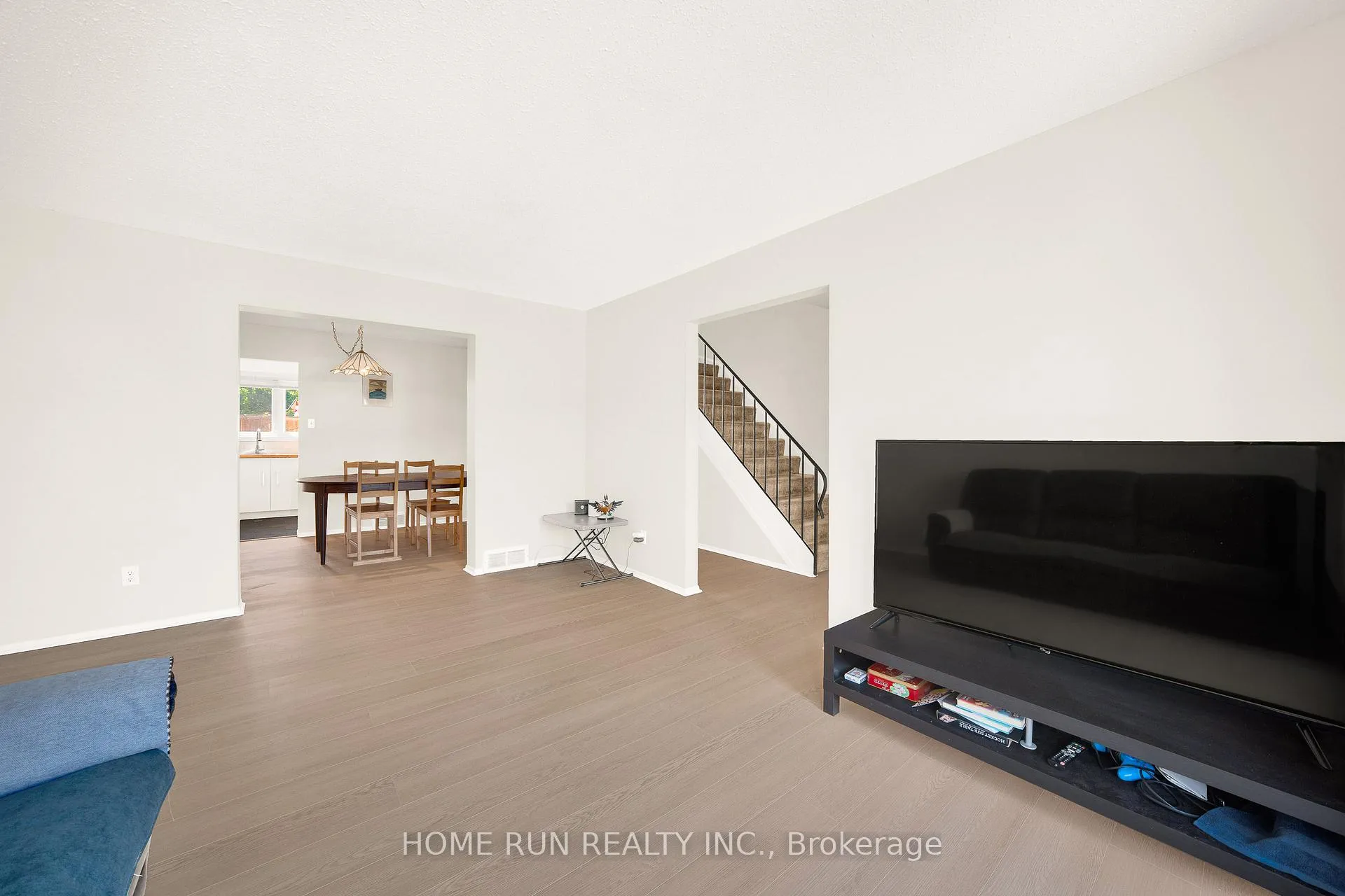 Photo 11 of Unit 4, 2111 Montreal Road, Ottawa, Beaconwood — HOMEH