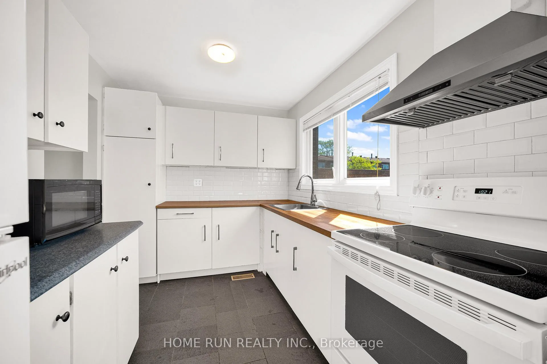 Photo 16 of Unit 4, 2111 Montreal Road, Ottawa, Beaconwood — HOMEH