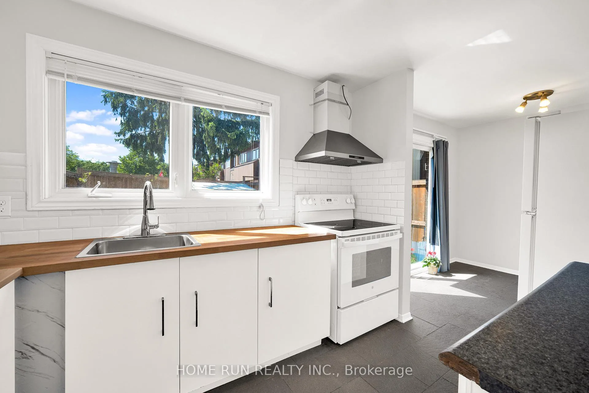 Photo 17 of Unit 4, 2111 Montreal Road, Ottawa, Beaconwood — HOMEH