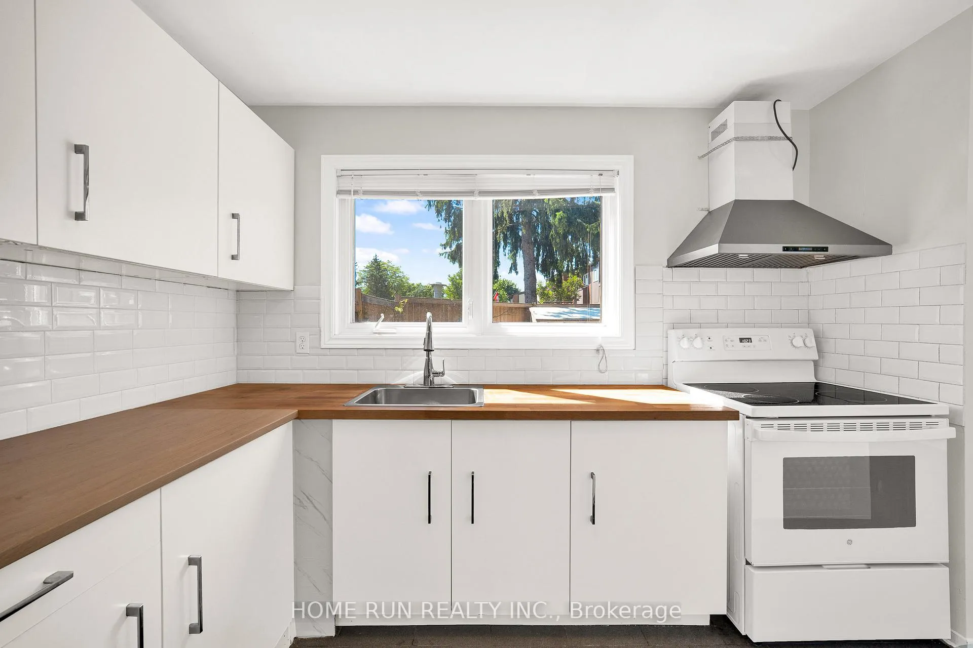 Photo 19 of Unit 4, 2111 Montreal Road, Ottawa, Beaconwood — HOMEH