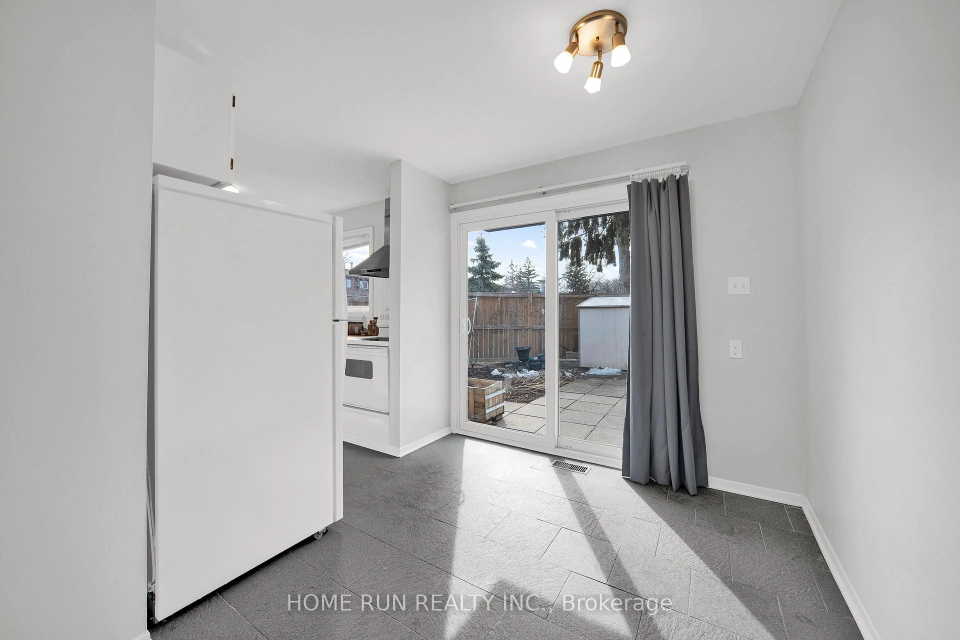 Photo 3 of Unit 4, 2111 Montreal Road, Ottawa, Beaconwood — HOMEH