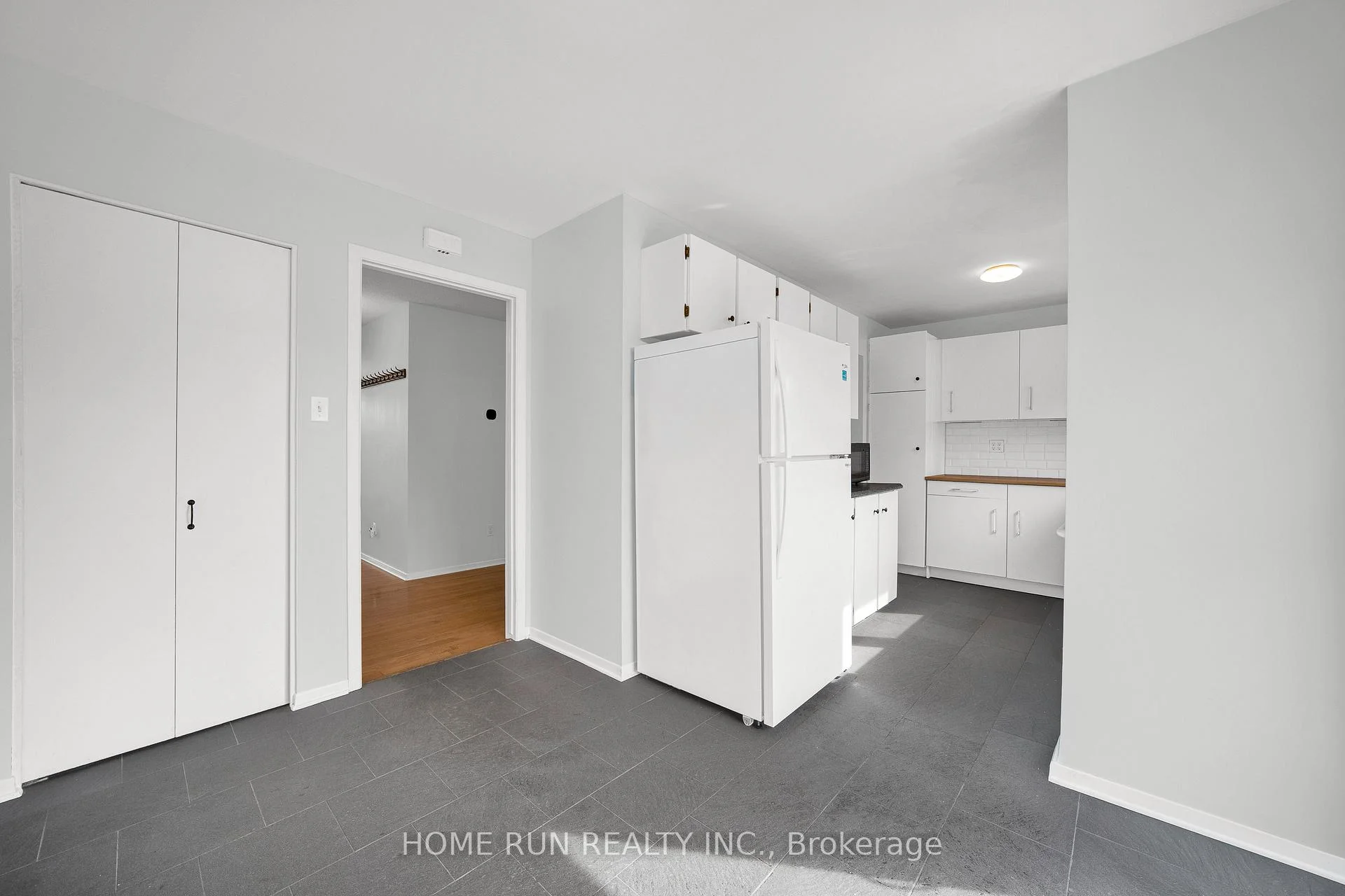 Photo 4 of Unit 4, 2111 Montreal Road, Ottawa, Beaconwood — HOMEH