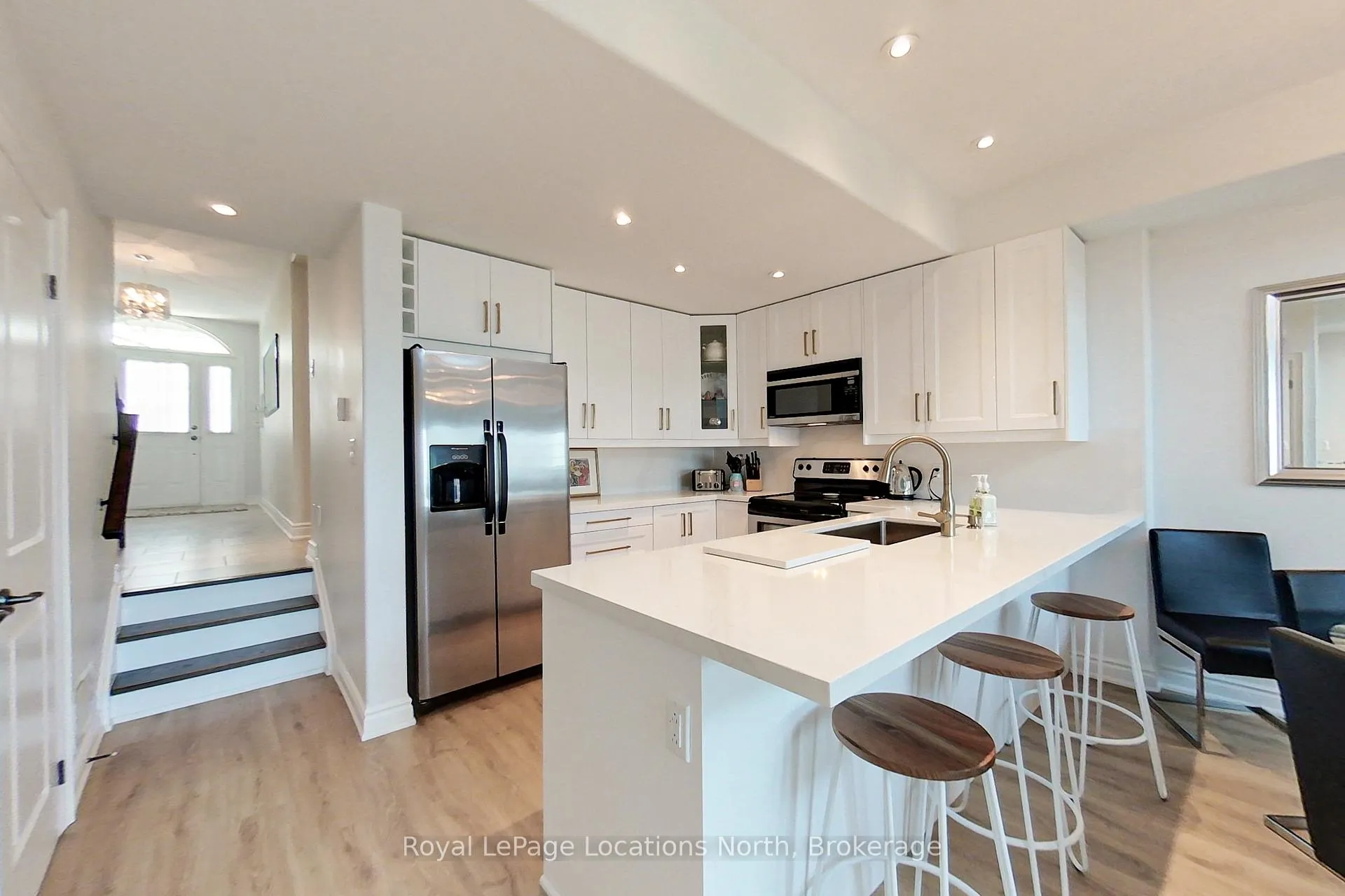 Photo 4 of Unit 10, 209707 26 Highway, Blue Mountains — HOMEH
