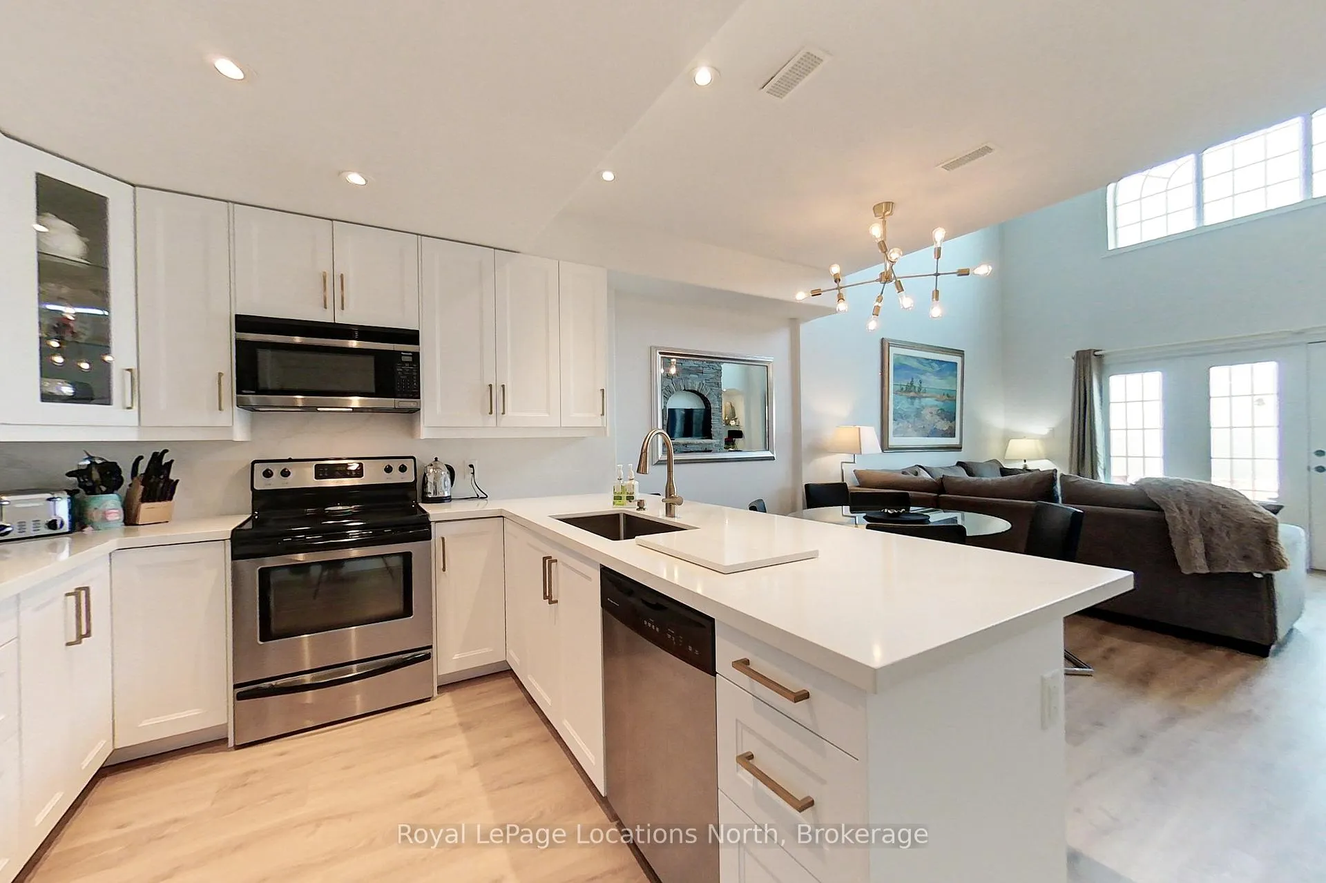 Photo 5 of Unit 10, 209707 26 Highway, Blue Mountains — HOMEH