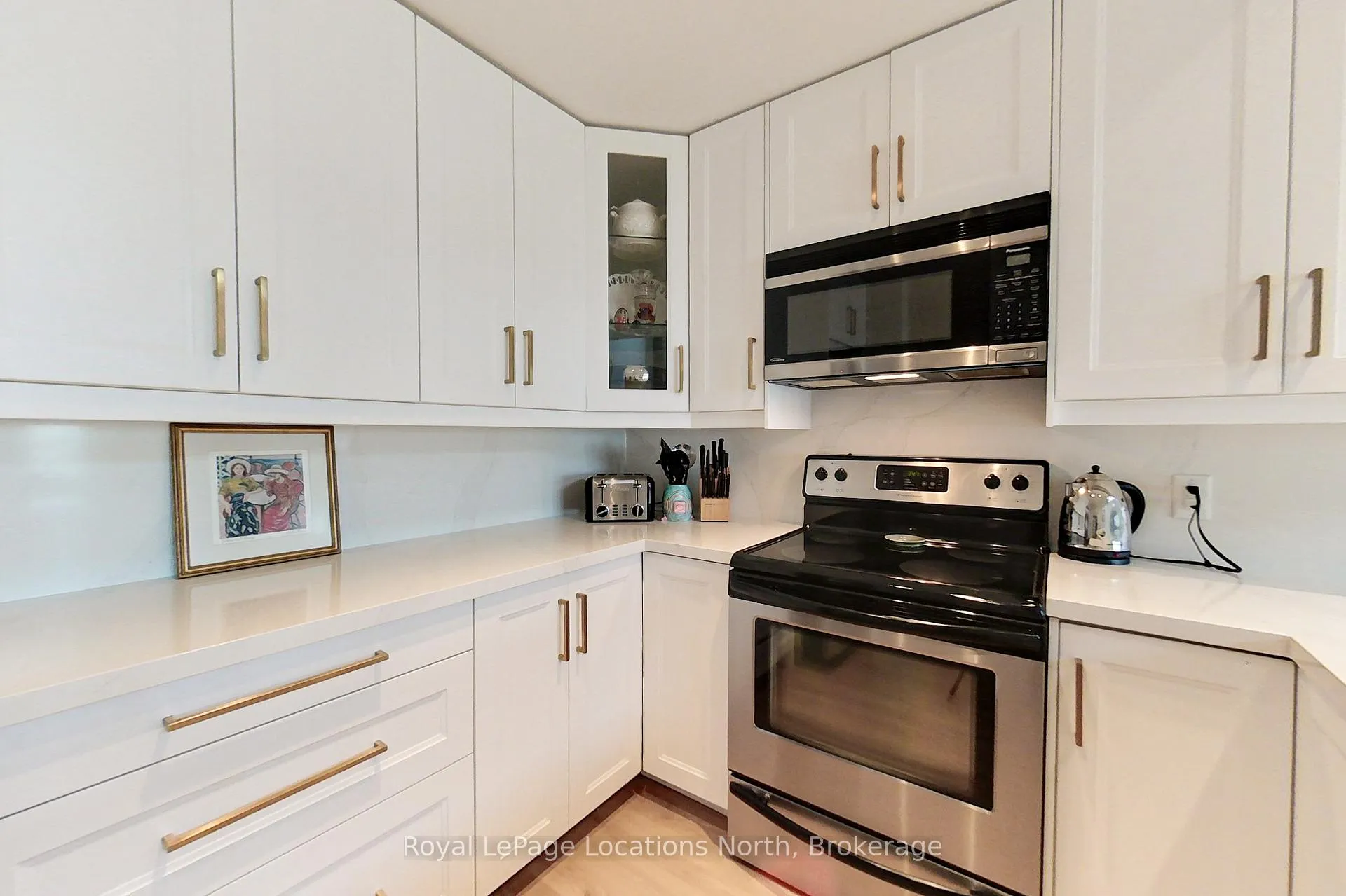 Photo 6 of Unit 10, 209707 26 Highway, Blue Mountains — HOMEH