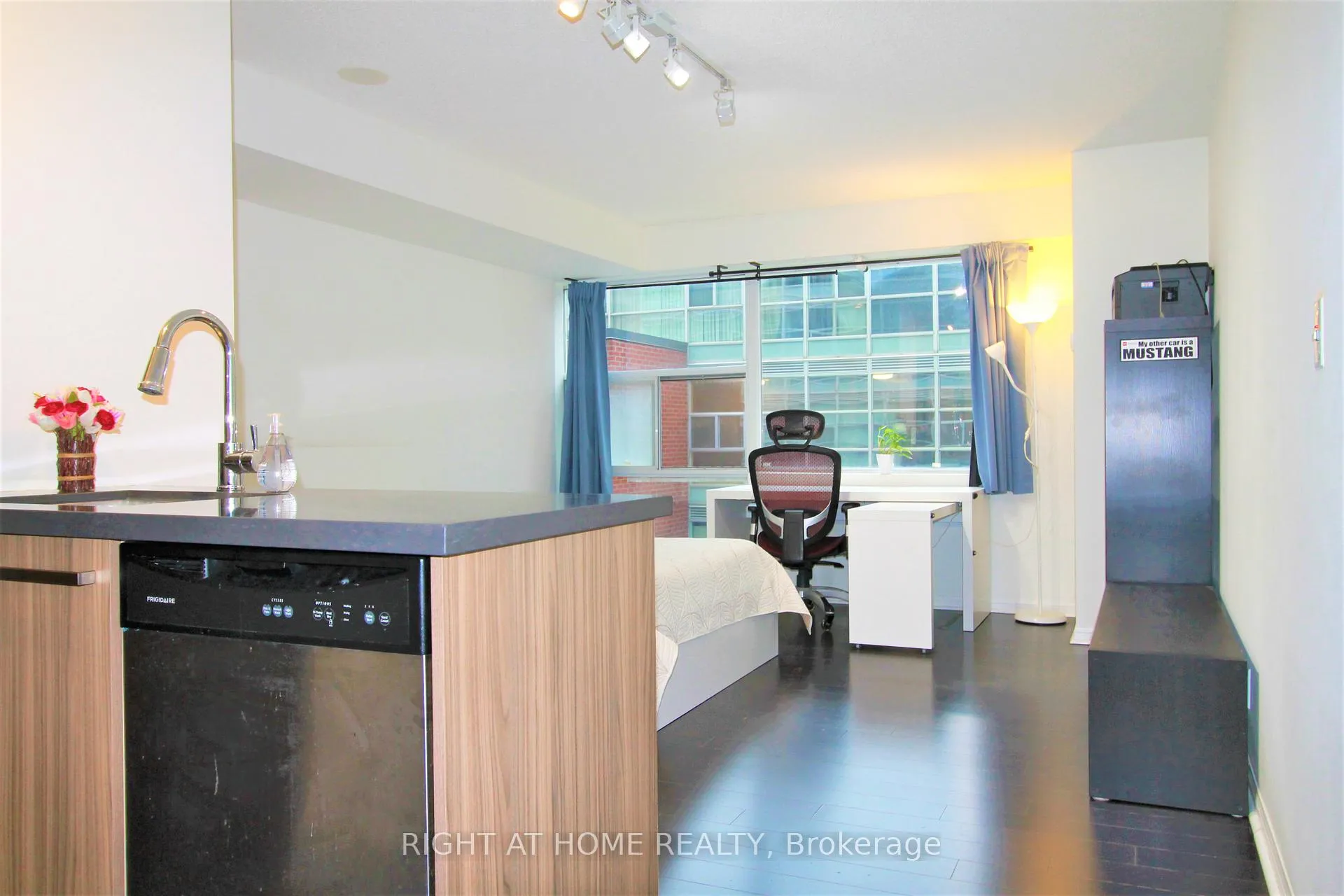 Photo 9 of Unit 510, 11 St Joseph Street, Toronto, Bay Street Corridor — HOMEH