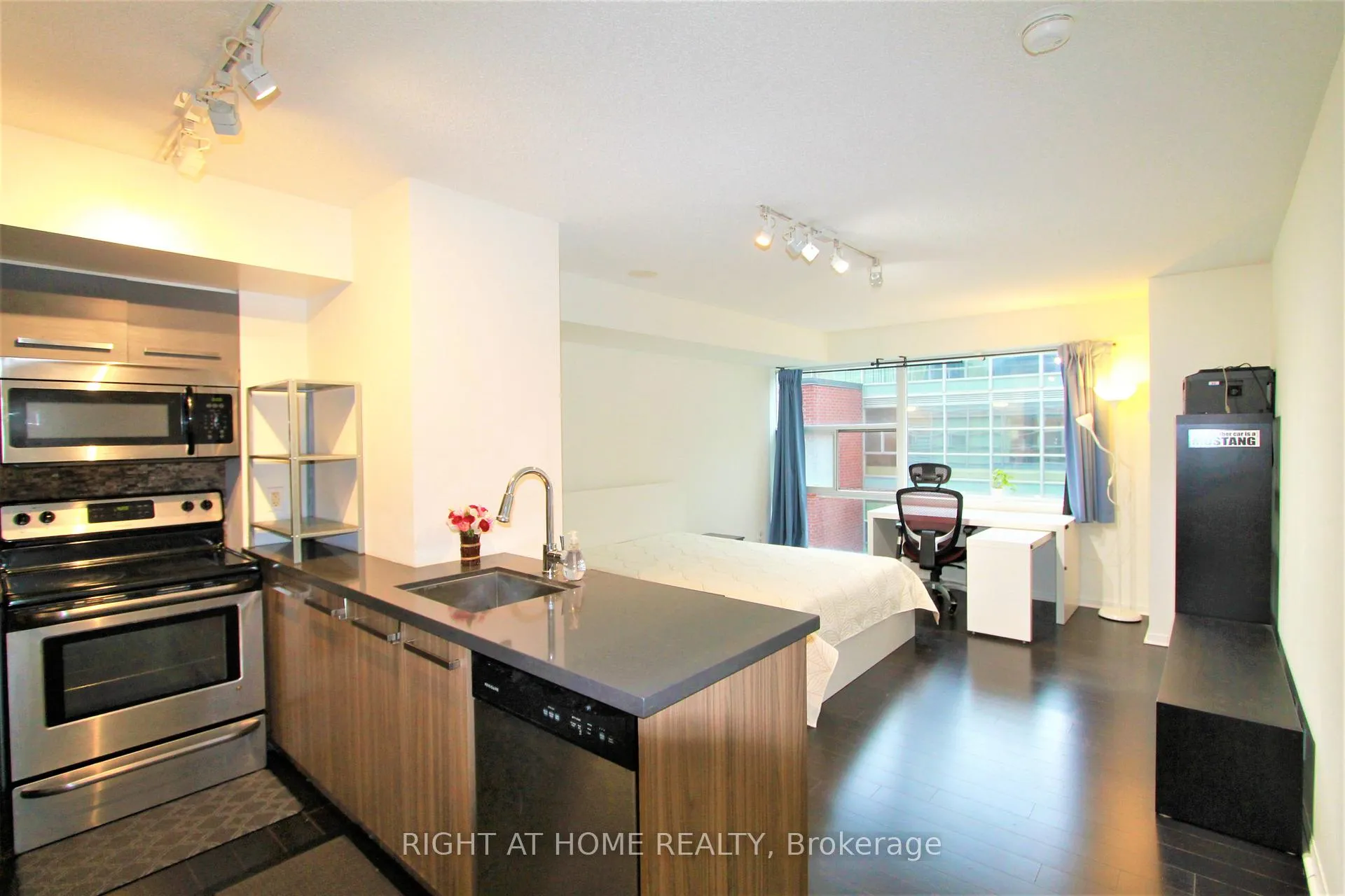 Photo 10 of Unit 510, 11 St Joseph Street, Toronto, Bay Street Corridor — HOMEH