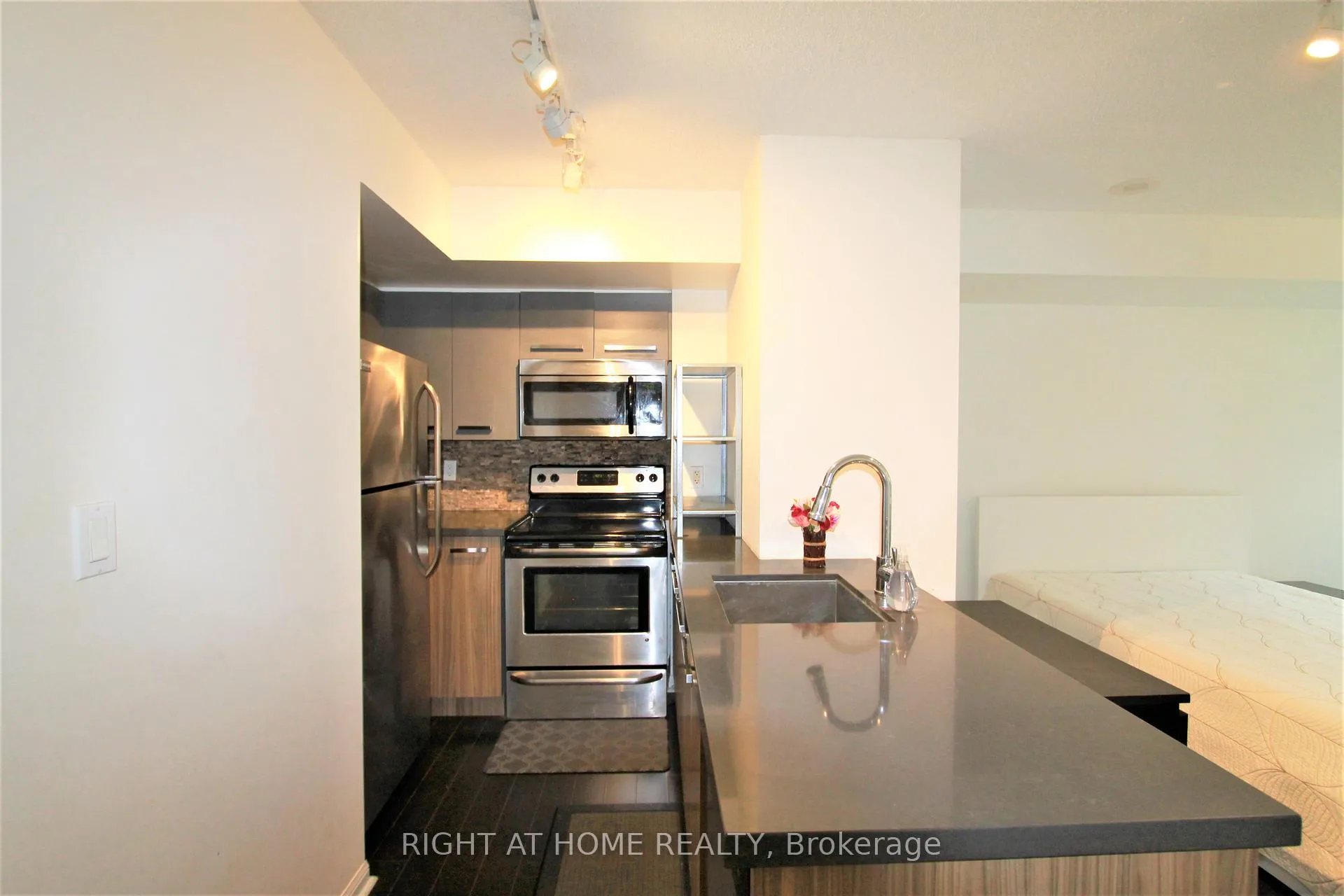 Photo 11 of Unit 510, 11 St Joseph Street, Toronto, Bay Street Corridor — HOMEH