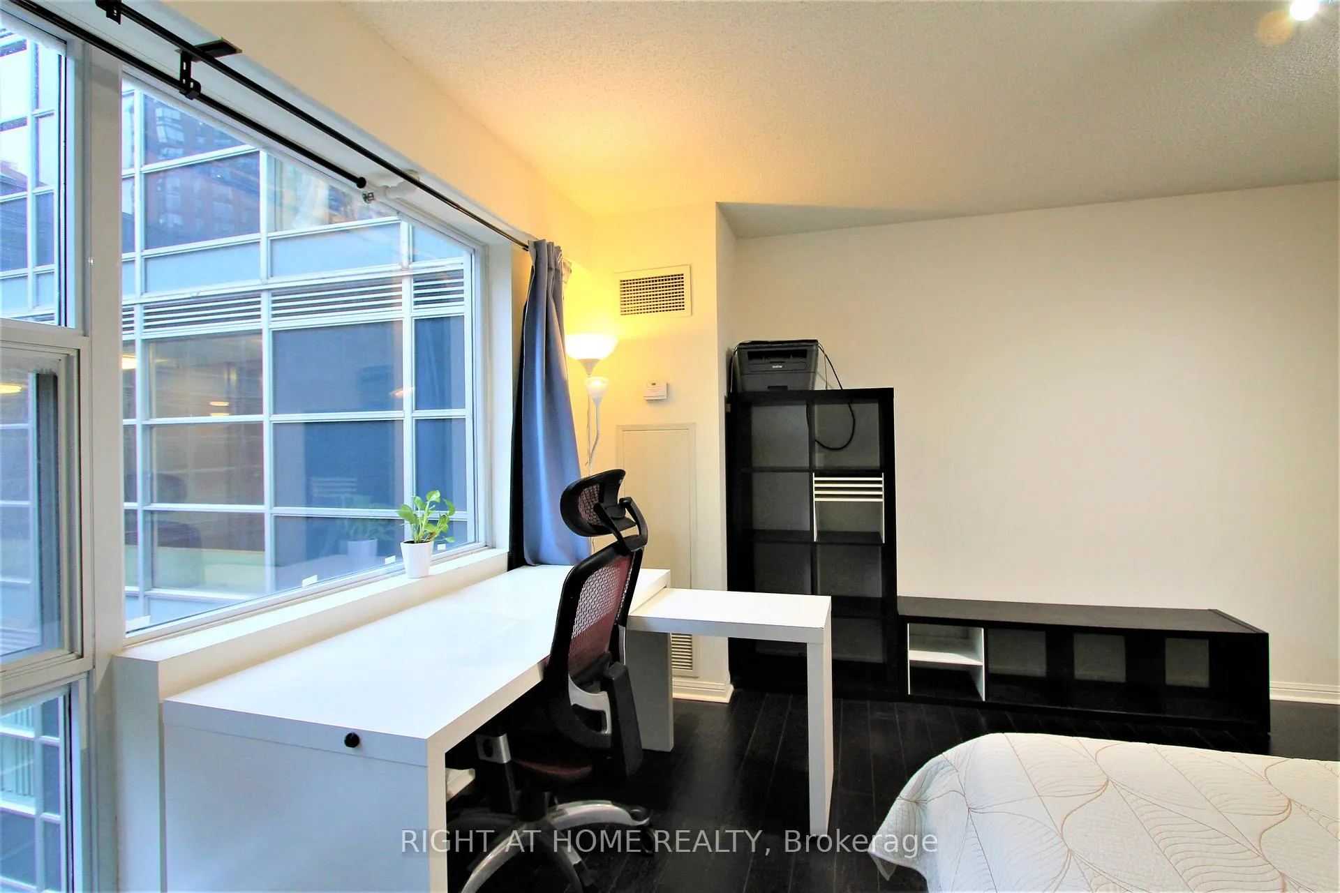 Photo 15 of Unit 510, 11 St Joseph Street, Toronto, Bay Street Corridor — HOMEH