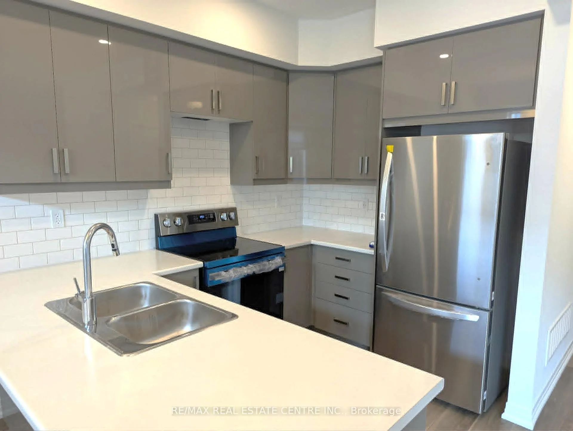 Photo 4 of Unit 71, 313 Conklin Road, Brantford, Empire South — HOMEH