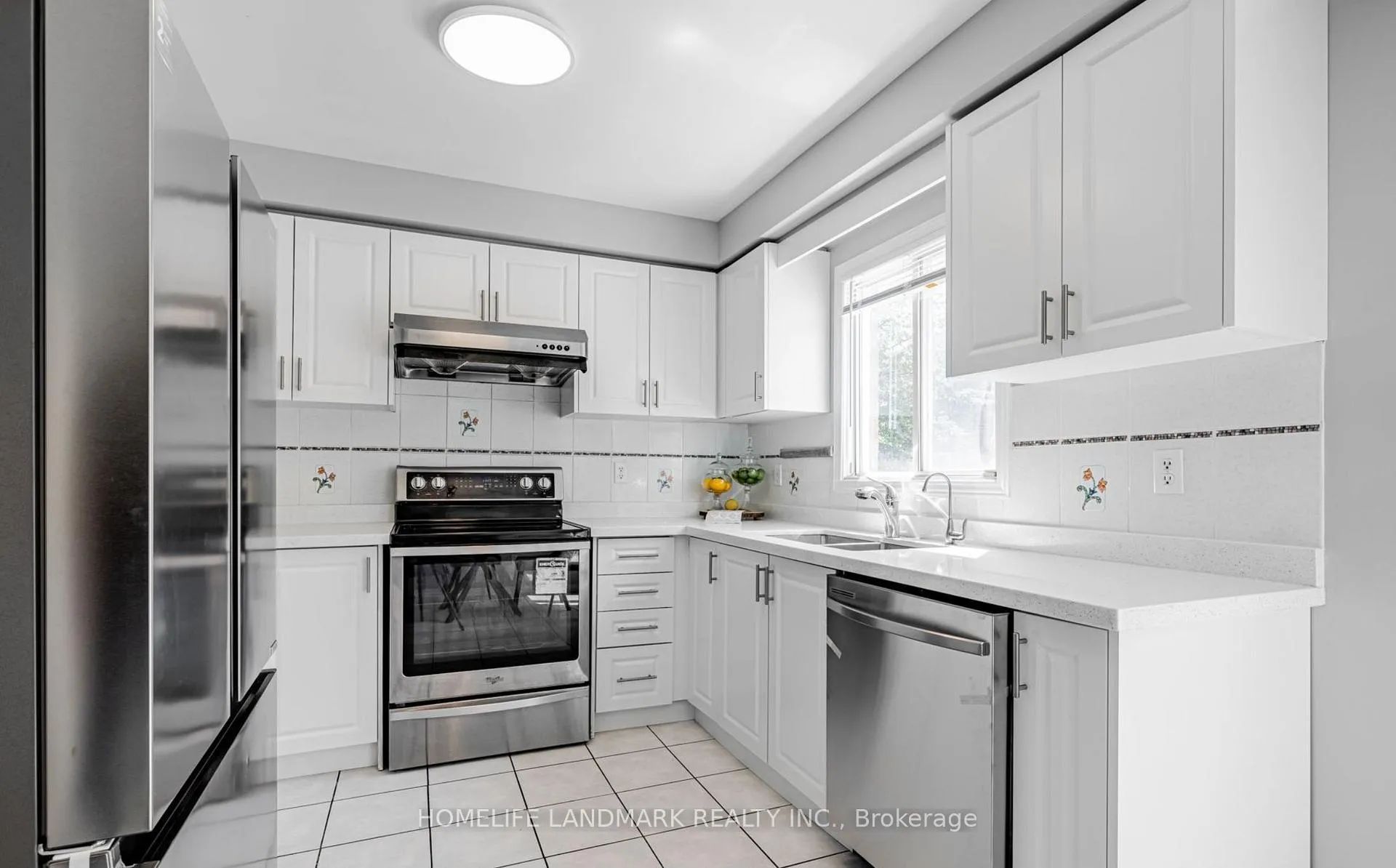 Photo 6 of Unit Main, Upper, 85 Nahanni Drive, Richmond Hill, Langstaff — HOMEH