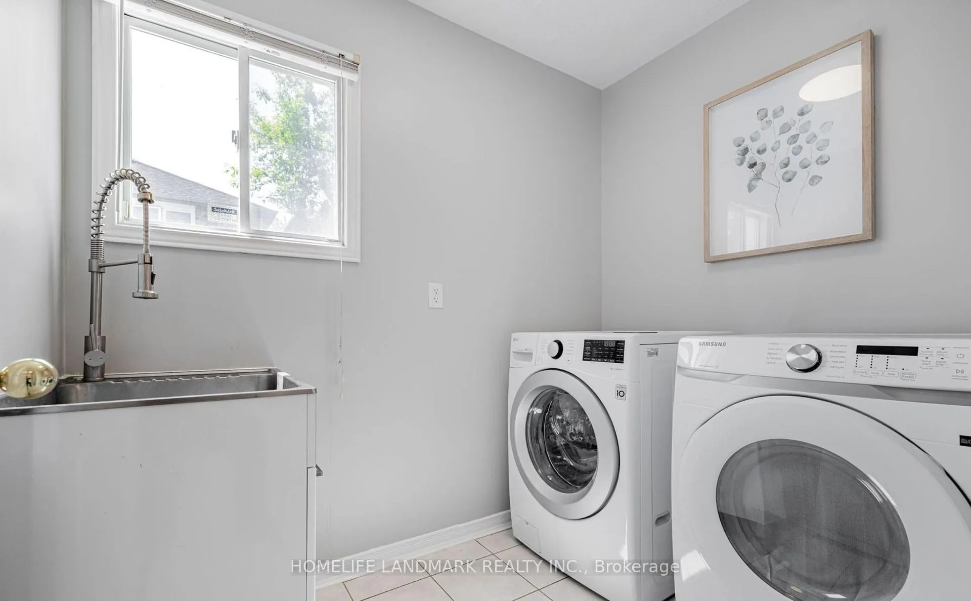 Photo 7 of Unit Main, Upper, 85 Nahanni Drive, Richmond Hill, Langstaff — HOMEH