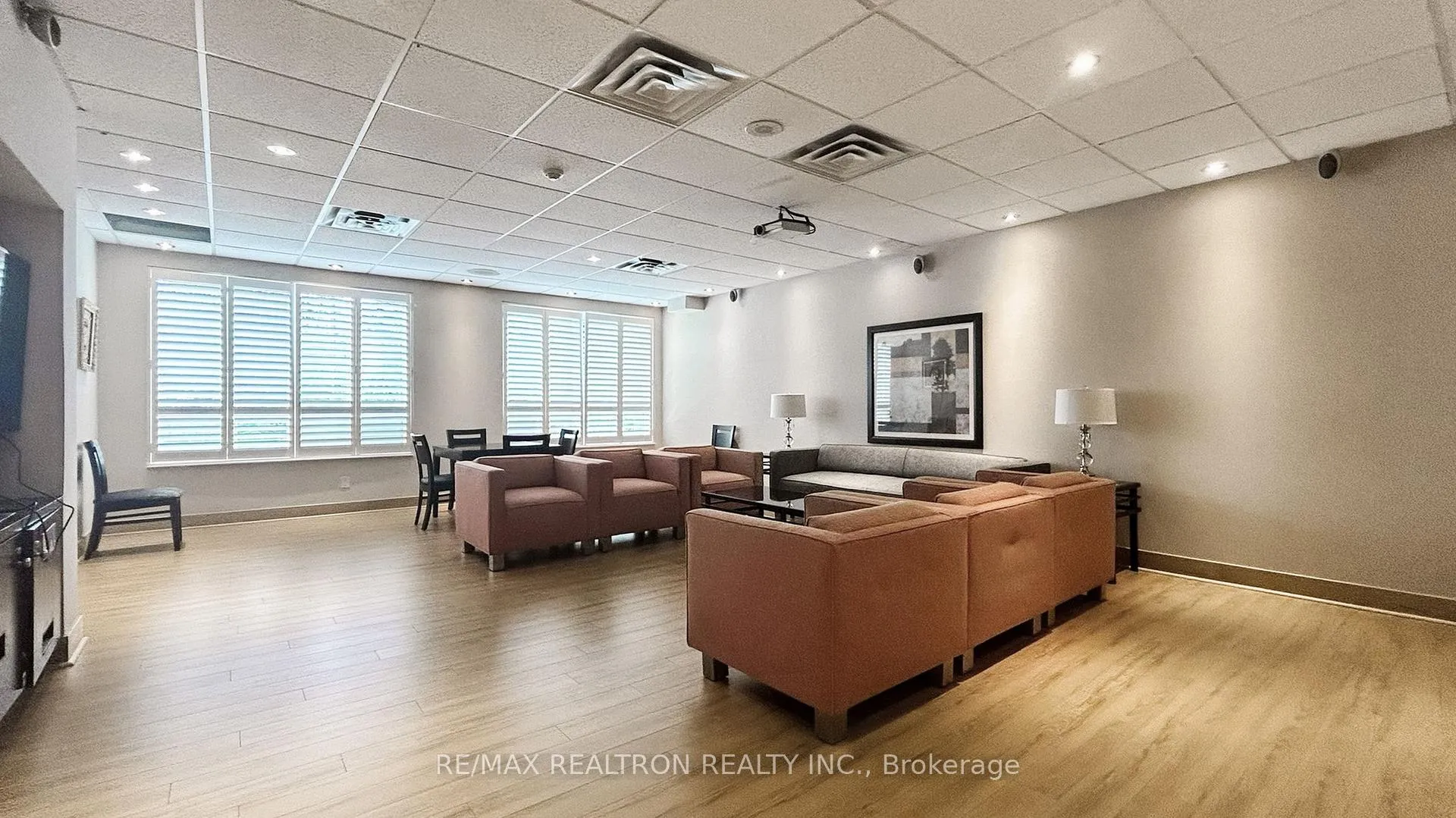 Photo 10 of Unit 103, 62 Suncrest Boulevard, Markham, Commerce Valley — HOMEH