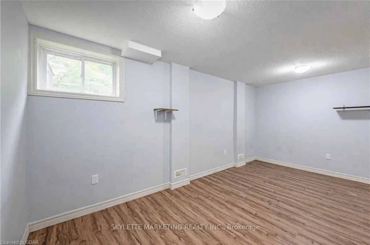 Photo 12 of 24 Lambeth Way, Guelph, Pineridge/Westminster Woods — HOMEH