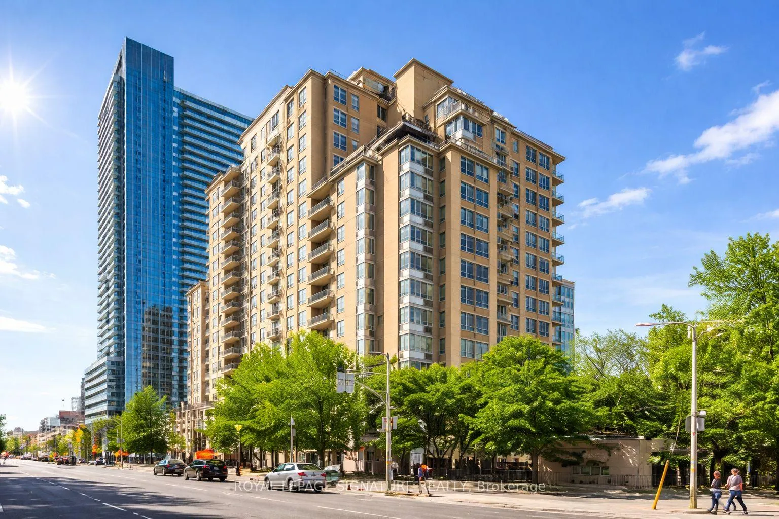 Photo of Unit 813, 123 Eglinton Avenue E