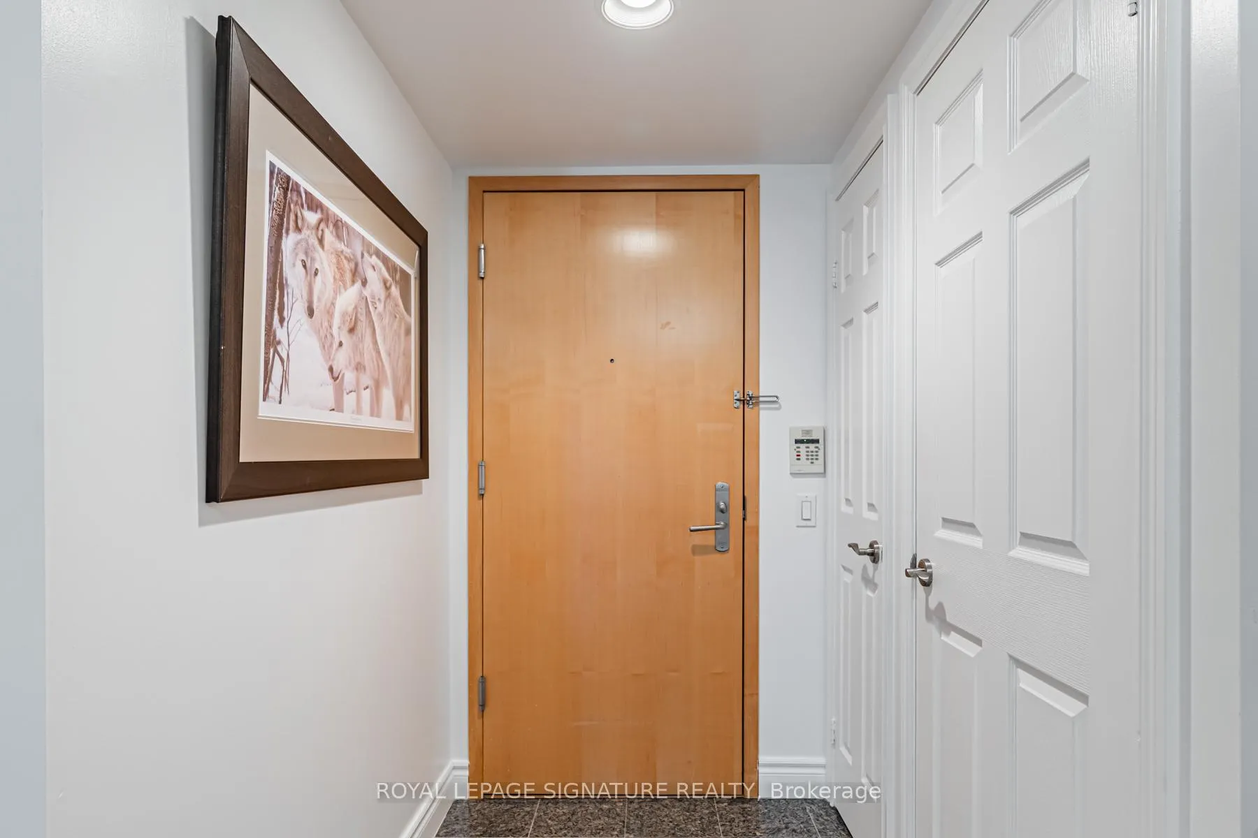 Photo 2 of Unit 813, 123 Eglinton Avenue E, Toronto, Mount Pleasant West — HOMEH
