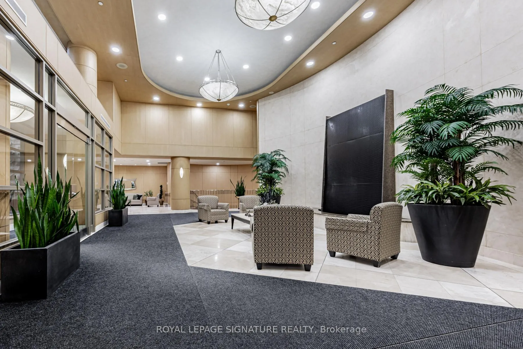 Photo 3 of Unit 813, 123 Eglinton Avenue E, Toronto, Mount Pleasant West — HOMEH
