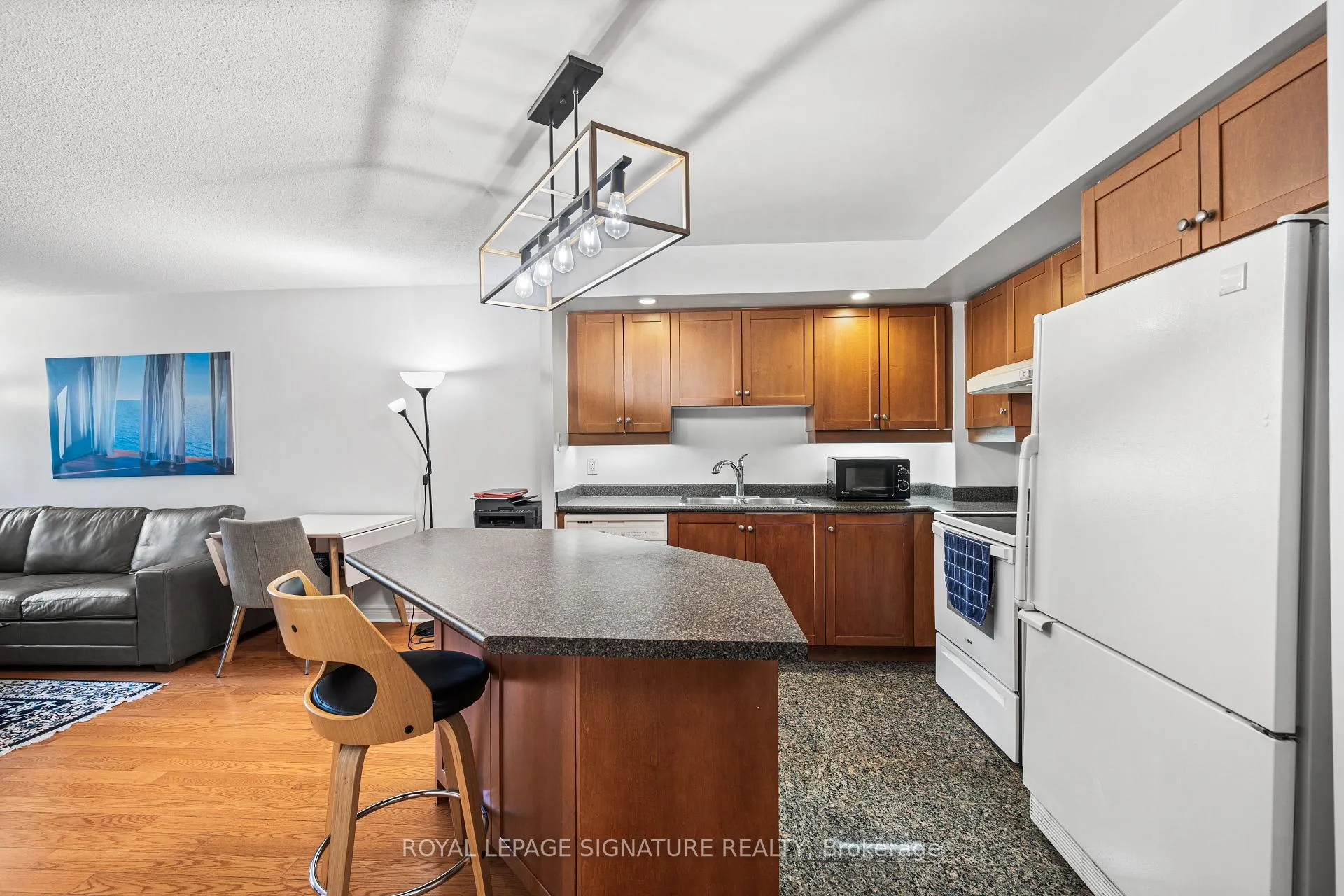 Photo 14 of Unit 813, 123 Eglinton Avenue E, Toronto, Mount Pleasant West — HOMEH