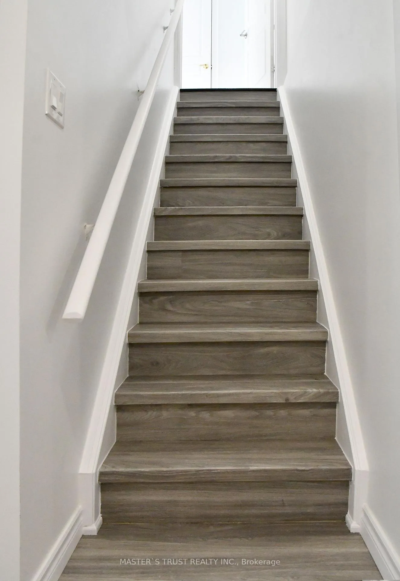 Photo 2 of 73 Bernbridge Road, Markham, Cedar Grove — HOMEH