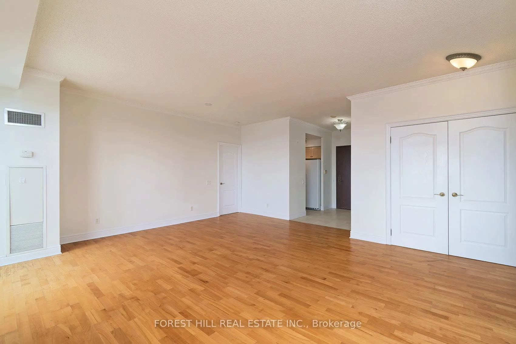 Photo 5 of Unit 805, 1 Clairtrell Road, North York, Willowdale East — HOMEH