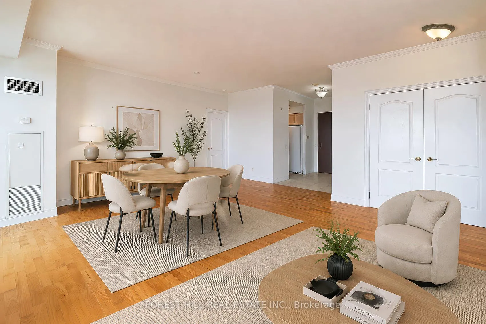 Photo 6 of Unit 805, 1 Clairtrell Road, North York, Willowdale East — HOMEH