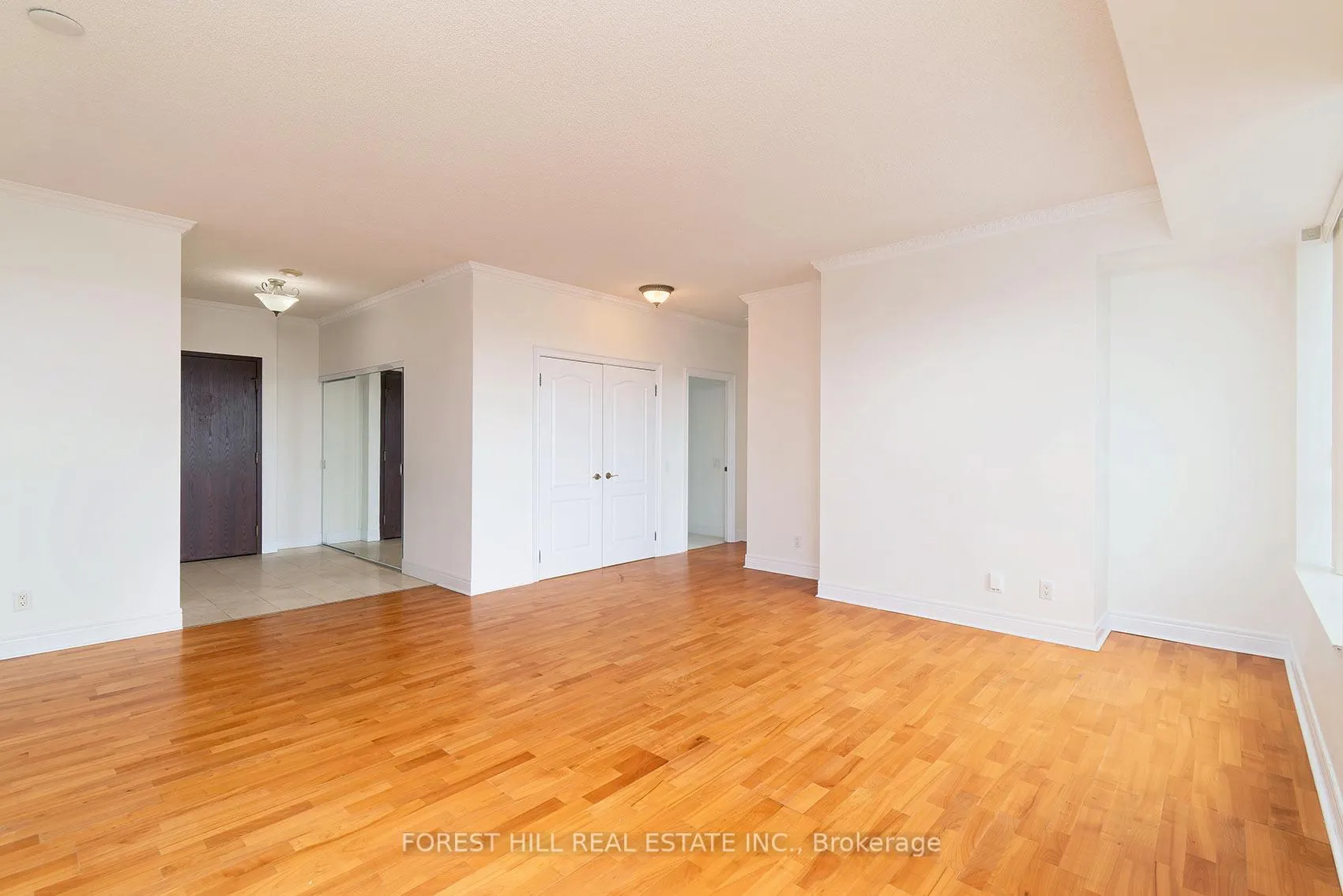 Photo 11 of Unit 805, 1 Clairtrell Road, North York, Willowdale East — HOMEH