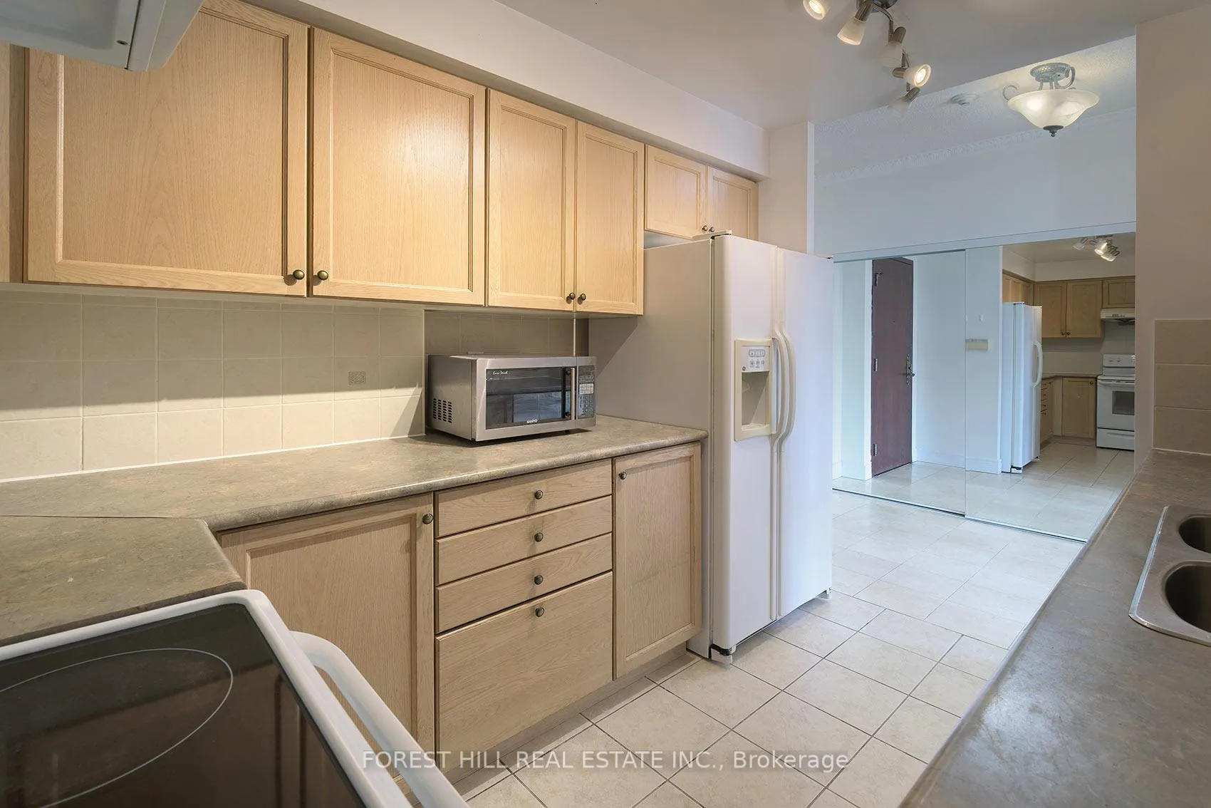 Photo 14 of Unit 805, 1 Clairtrell Road, North York, Willowdale East — HOMEH