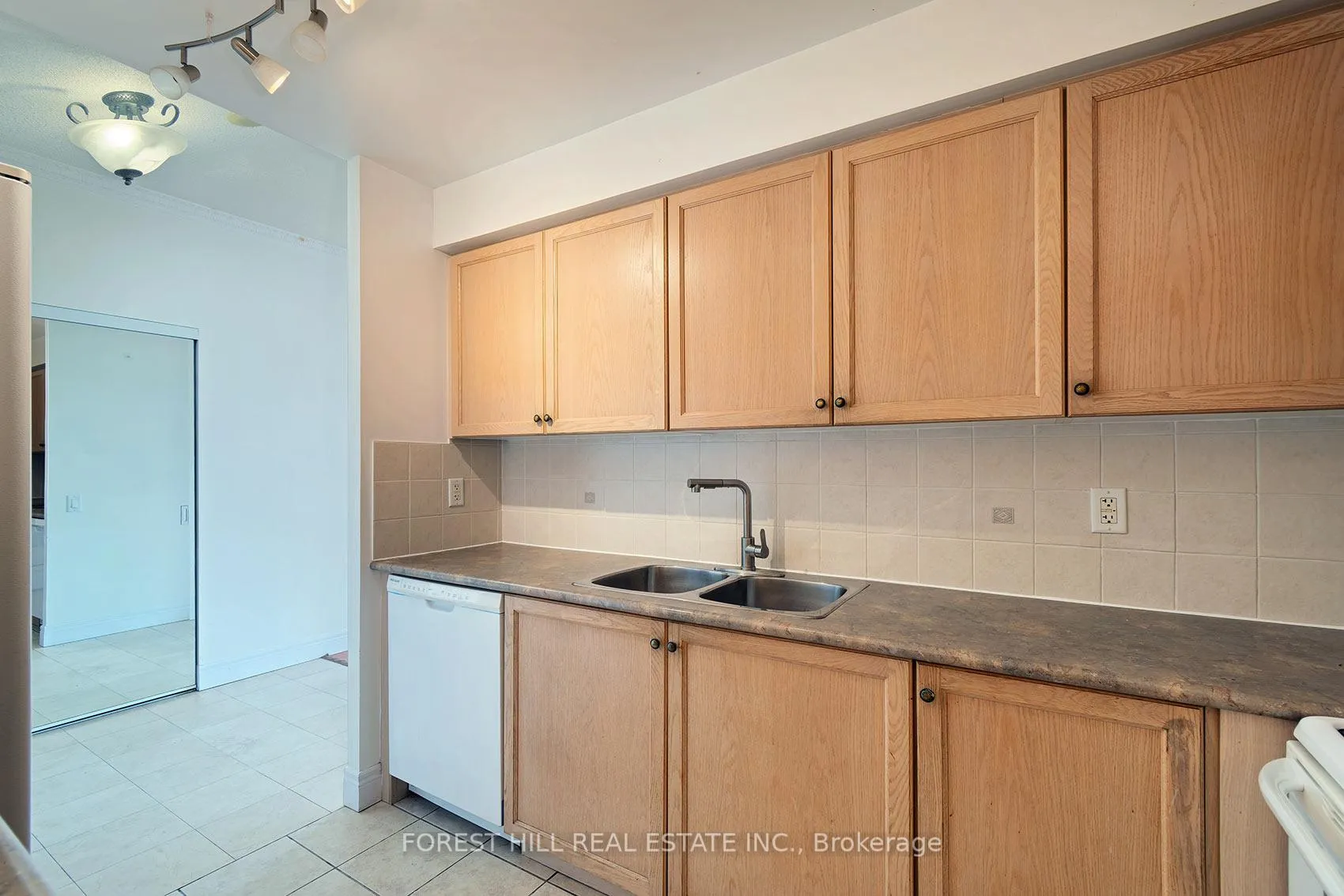 Photo 16 of Unit 805, 1 Clairtrell Road, North York, Willowdale East — HOMEH