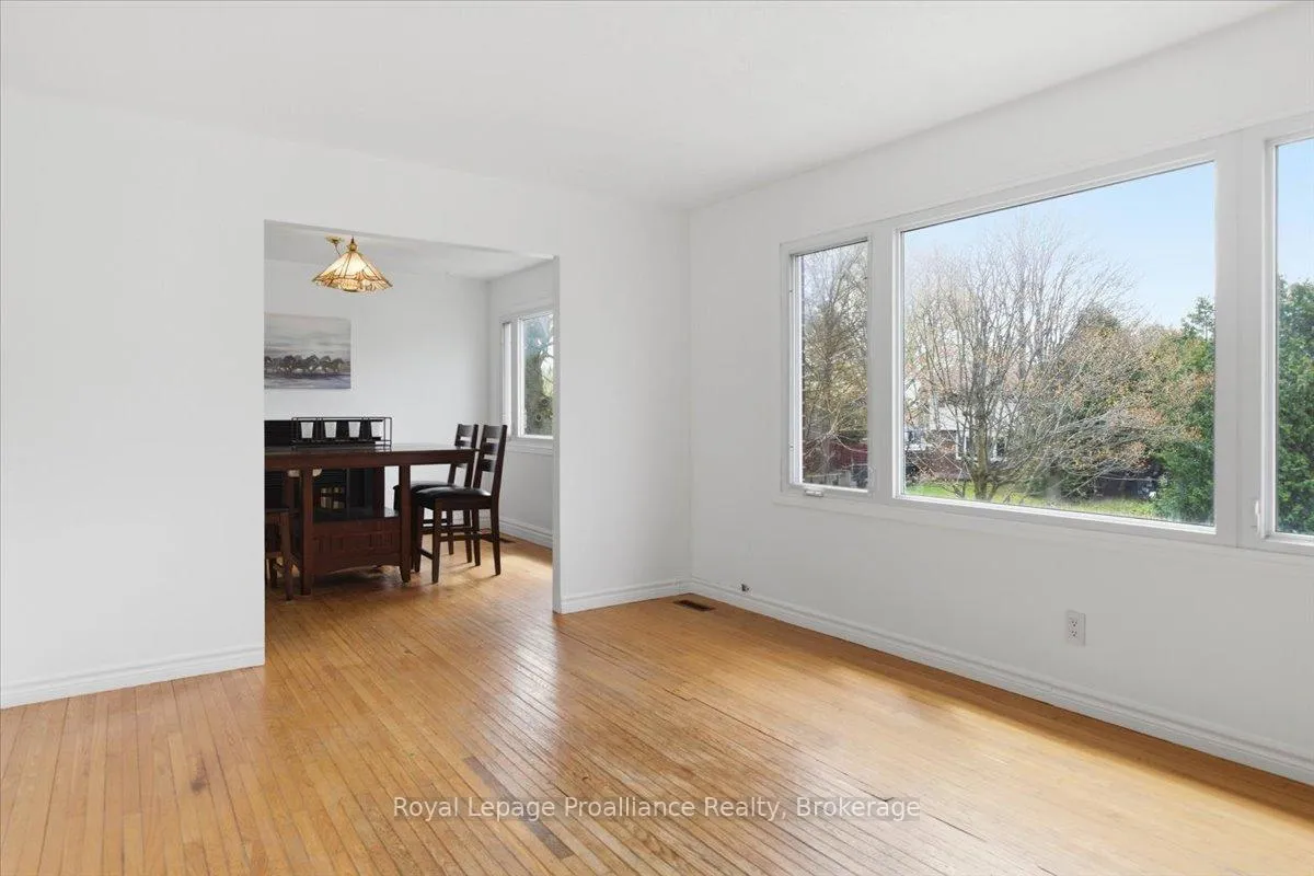 Photo 10 of 131 Prospect Hill, Quinte West, Trenton Ward — HOMEH