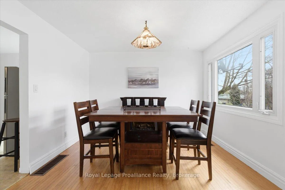 Photo 11 of 131 Prospect Hill, Quinte West, Trenton Ward — HOMEH