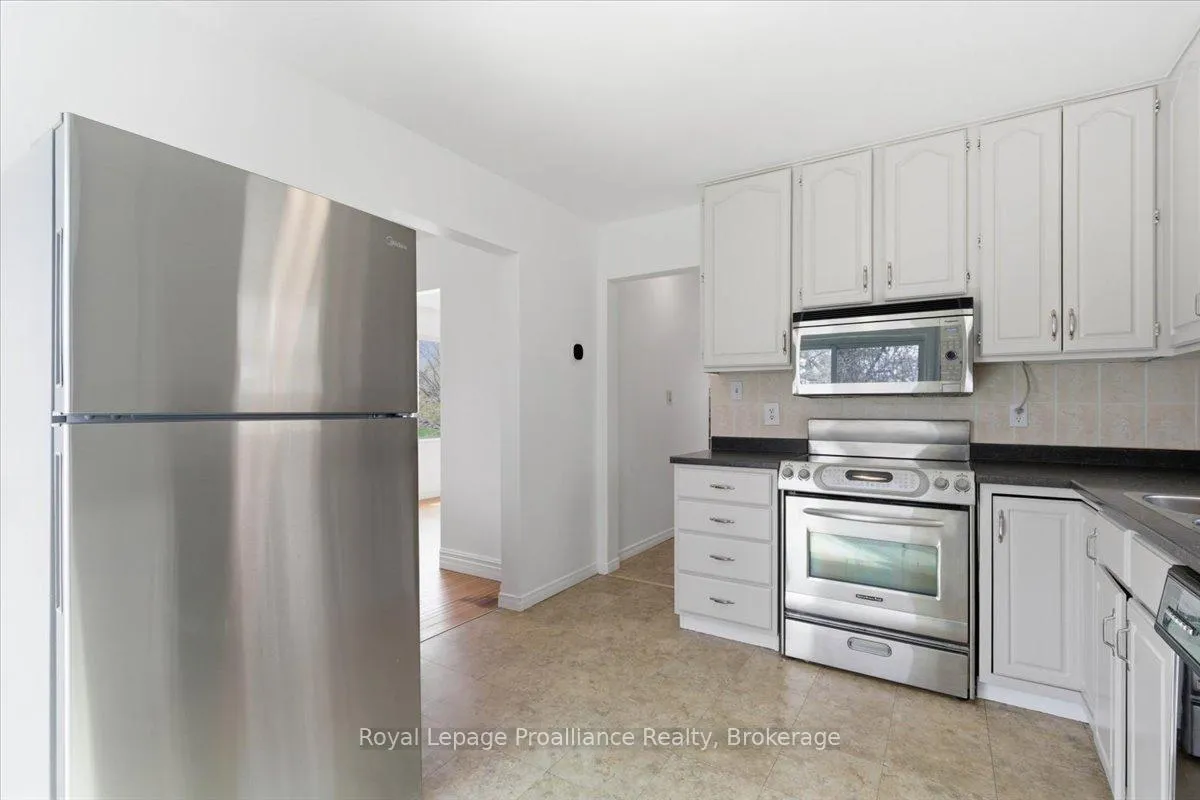 Photo 12 of 131 Prospect Hill, Quinte West, Trenton Ward — HOMEH