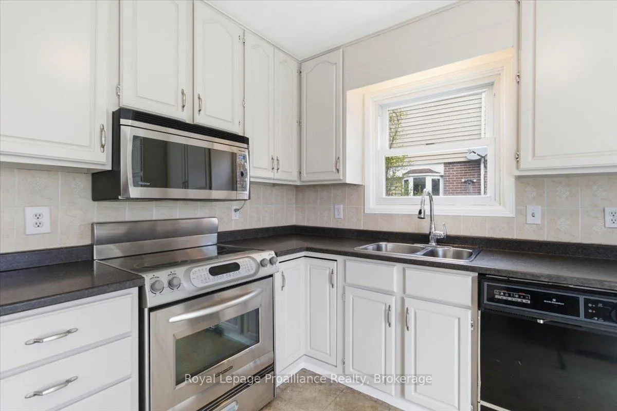 Photo 14 of 131 Prospect Hill, Quinte West, Trenton Ward — HOMEH