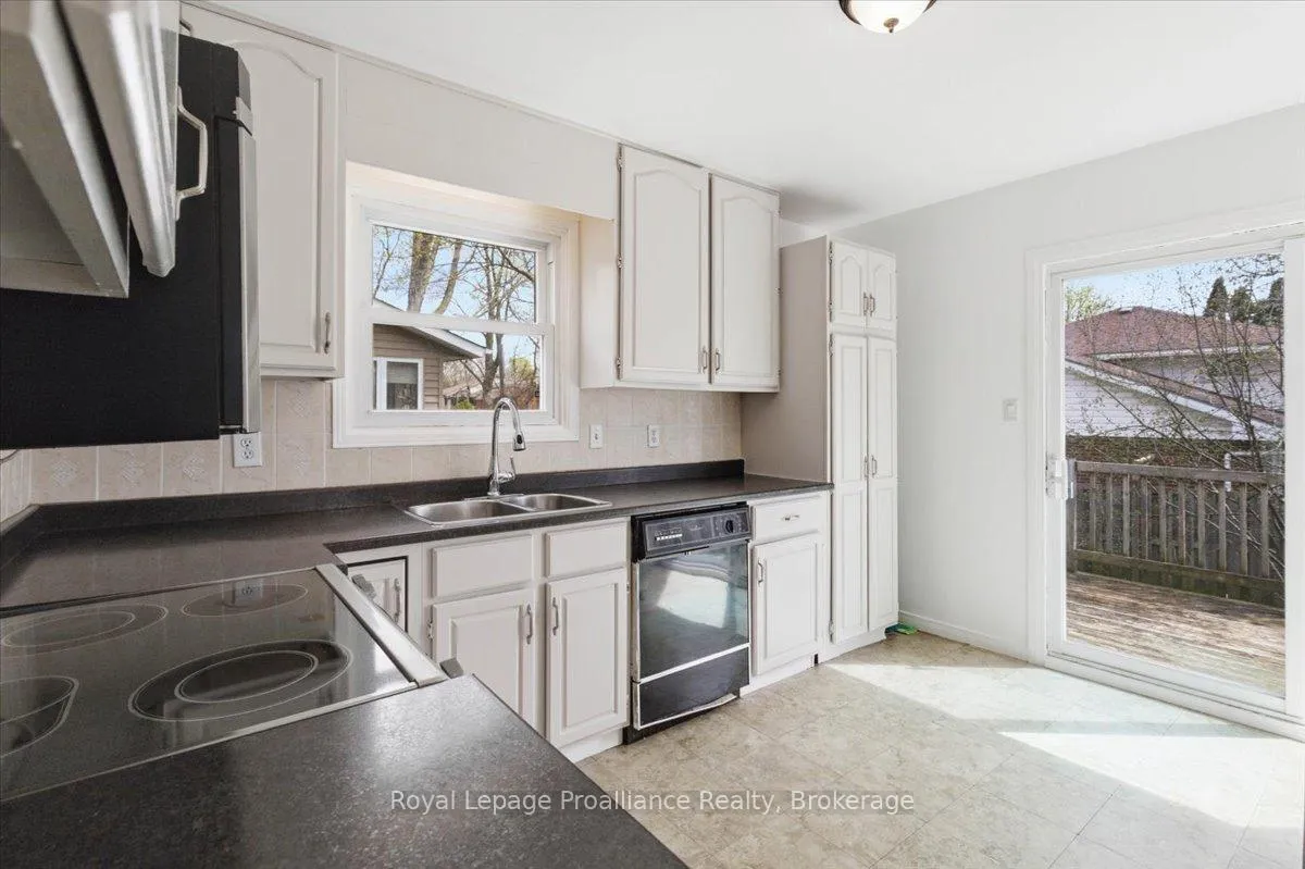 Photo 15 of 131 Prospect Hill, Quinte West, Trenton Ward — HOMEH