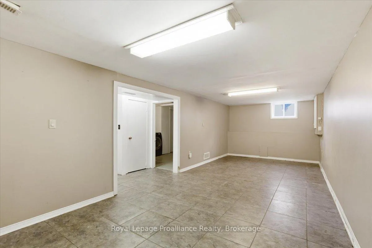 Photo 23 of 131 Prospect Hill, Quinte West, Trenton Ward — HOMEH